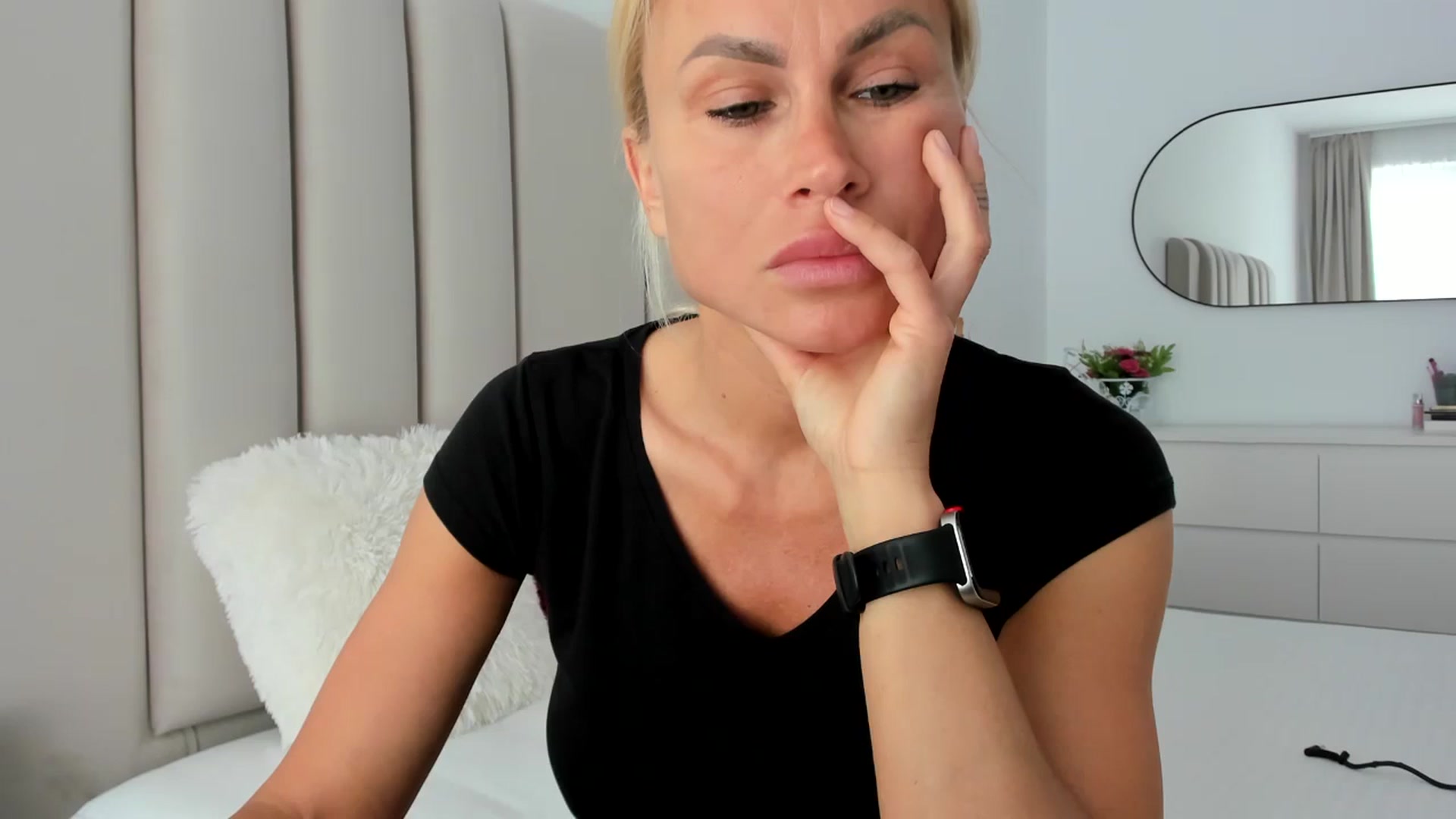 Gallery image thumbnail from Hrystina_'s myfreecams stream on, 05/02/2025, 12:54 image 12 of 20