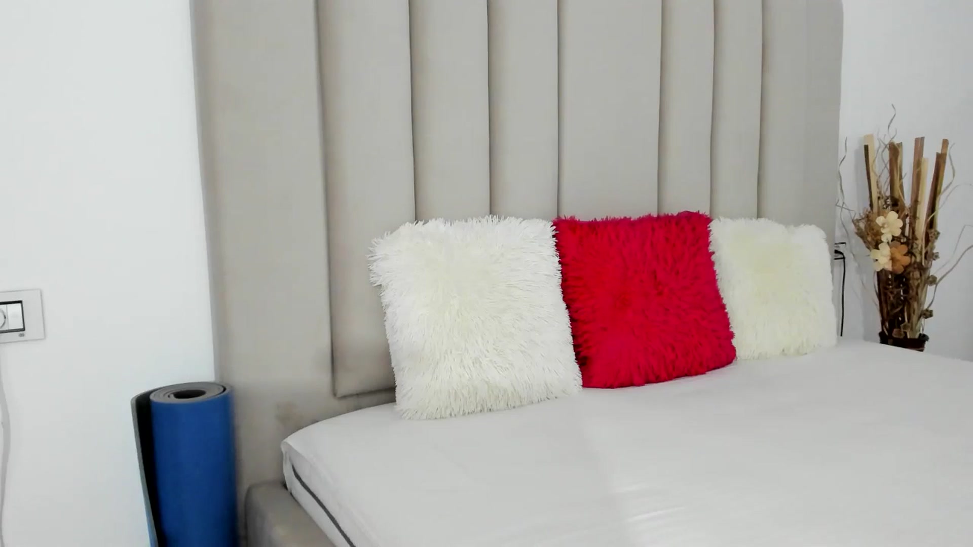 Gallery image thumbnail from Hrystina_'s myfreecams stream on, 05/02/2025, 17:57 image 16 of 20