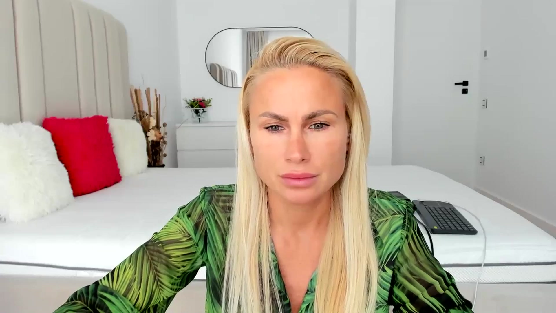 Gallery image thumbnail from Hrystina_'s myfreecams stream on, 05/07/2025, 16:05 image 2 of 20
