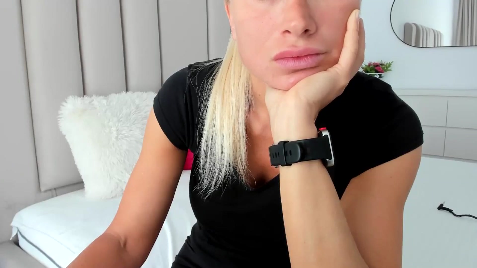 Gallery image thumbnail from Hrystina_'s myfreecams stream on, 05/08/2025, 15:32 image 6 of 20