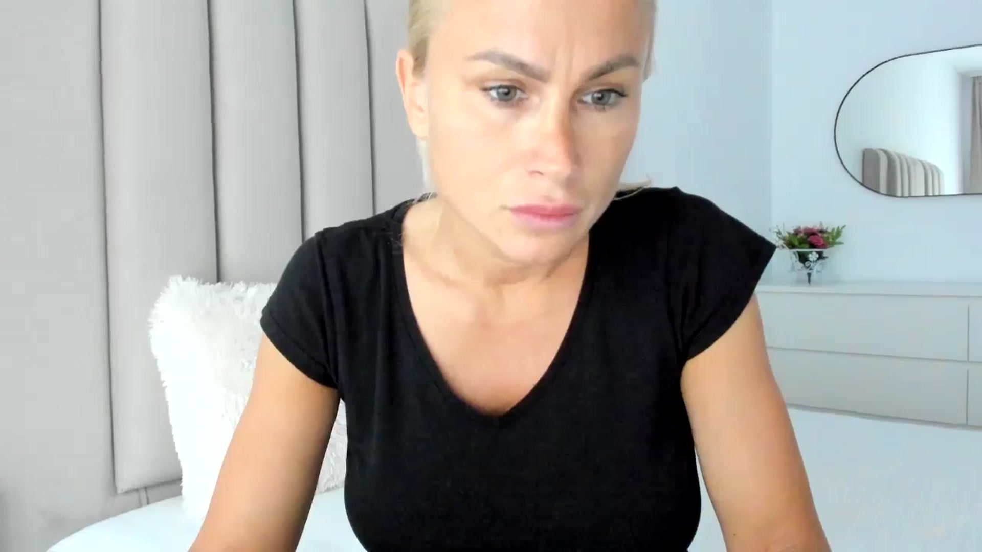 Gallery image thumbnail from Hrystina_'s myfreecams stream on, 05/08/2025, 16:45 image 19 of 20