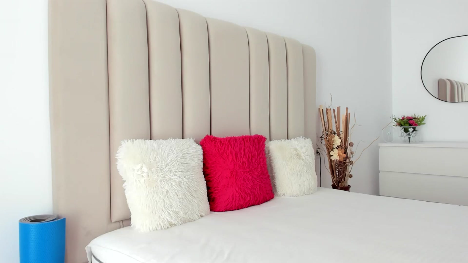 Gallery image thumbnail from Hrystina_'s myfreecams stream on, 05/09/2025, 16:46 image 9 of 20