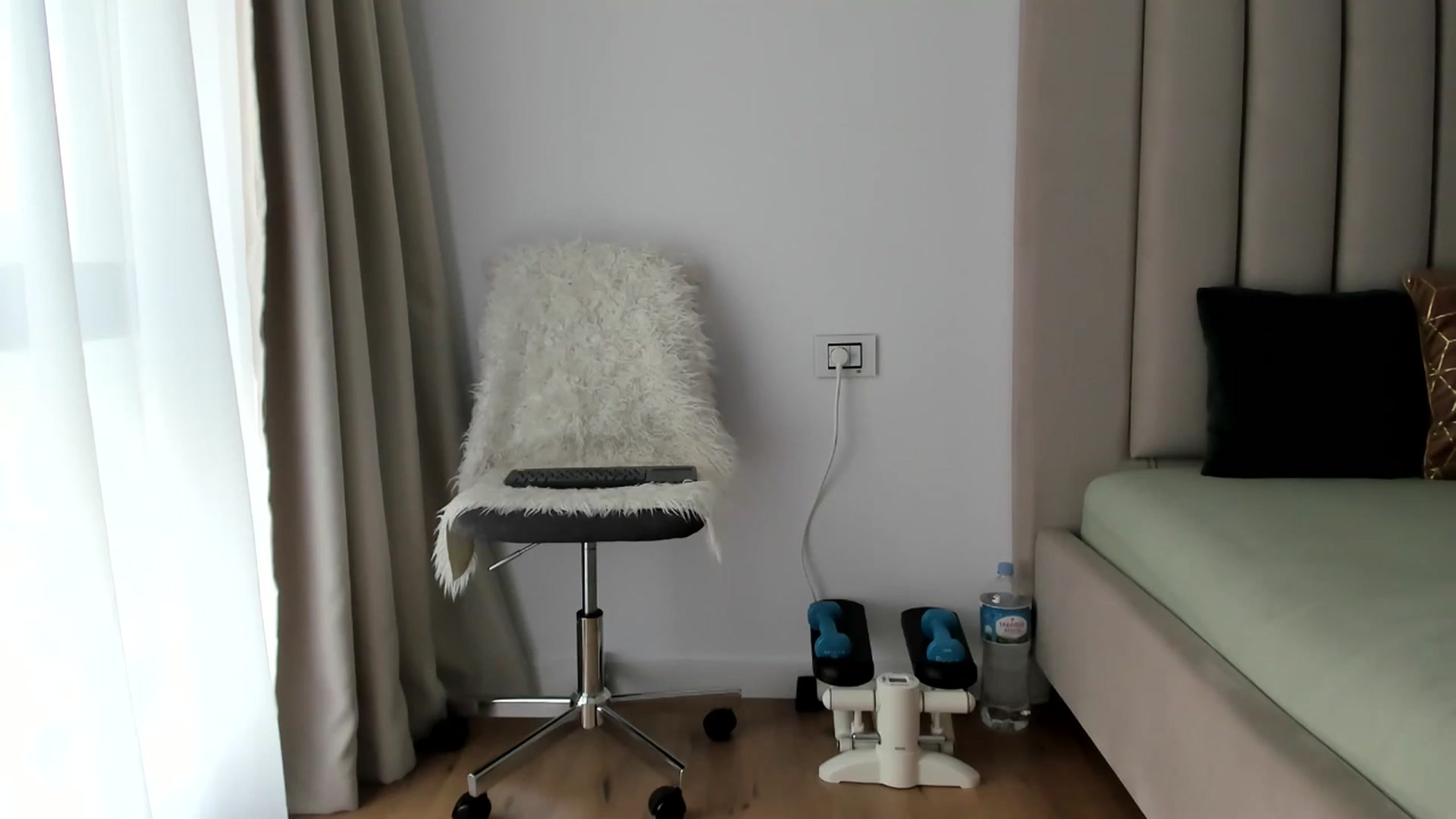 Gallery image thumbnail from Hrystina_'s myfreecams stream on, 05/19/2025, 15:35 image 15 of 20