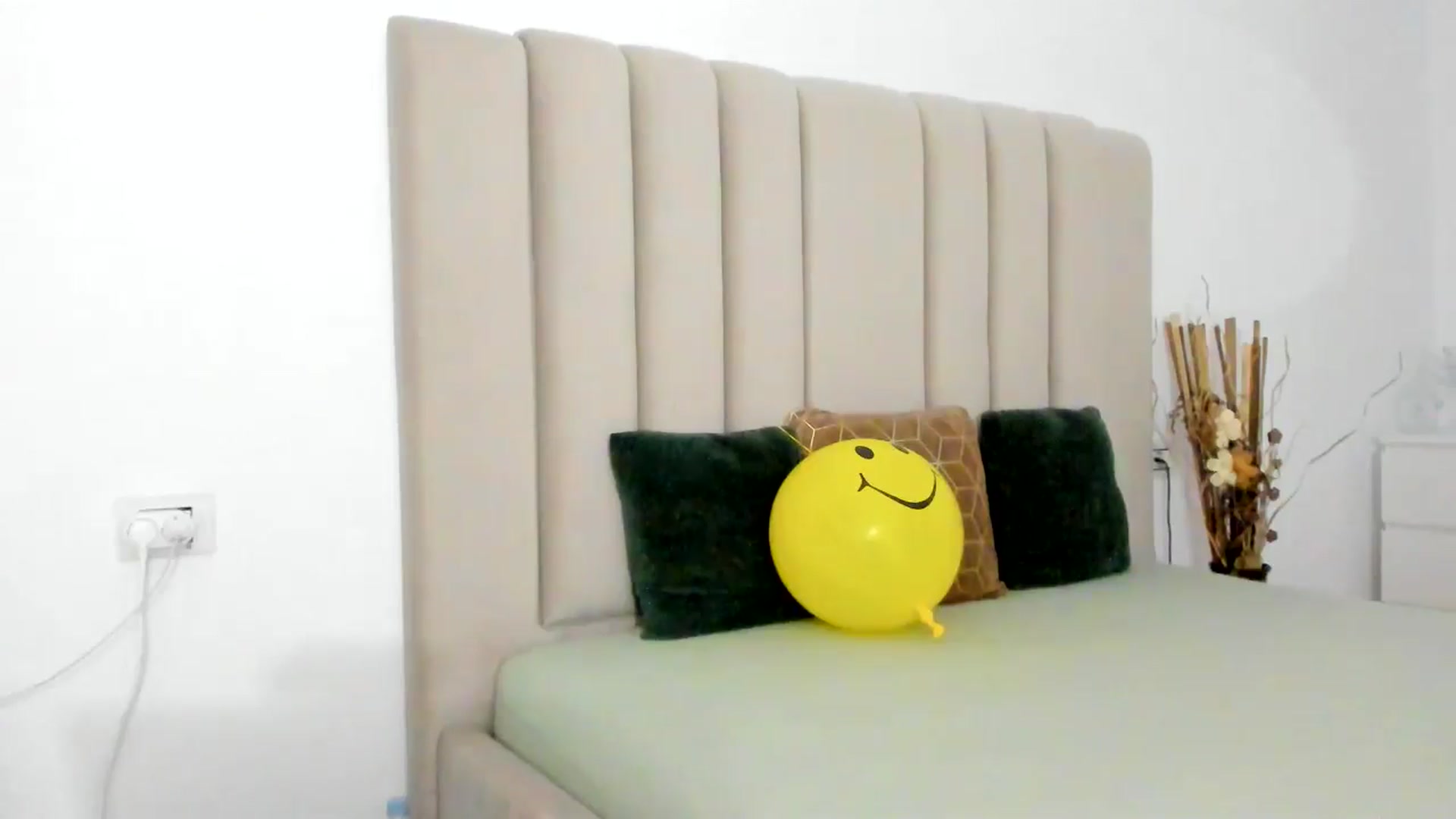 Gallery image thumbnail from Hrystina_'s myfreecams stream on, 05/21/2025, 18:05 image 18 of 20