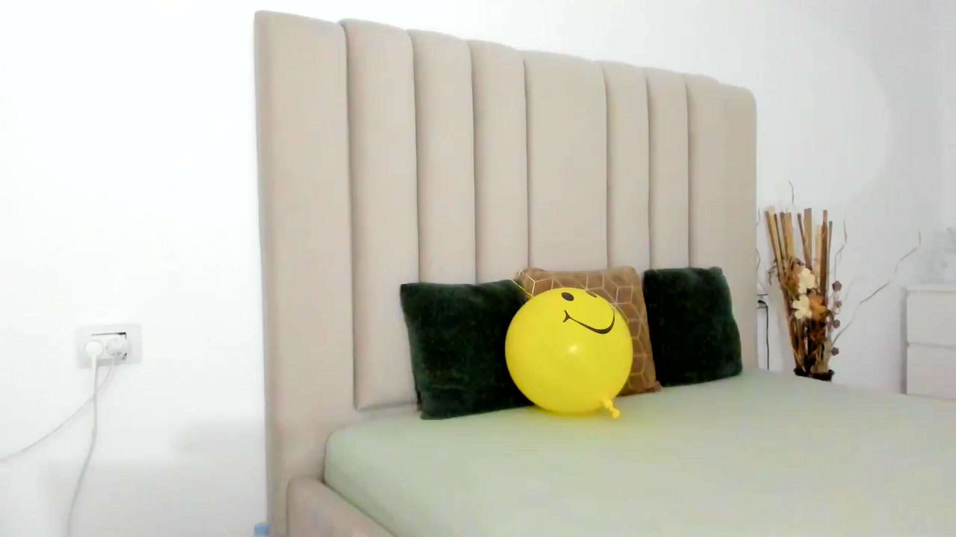 Gallery image thumbnail from Hrystina_'s myfreecams stream on, 05/21/2025, 18:05 image 11 of 20