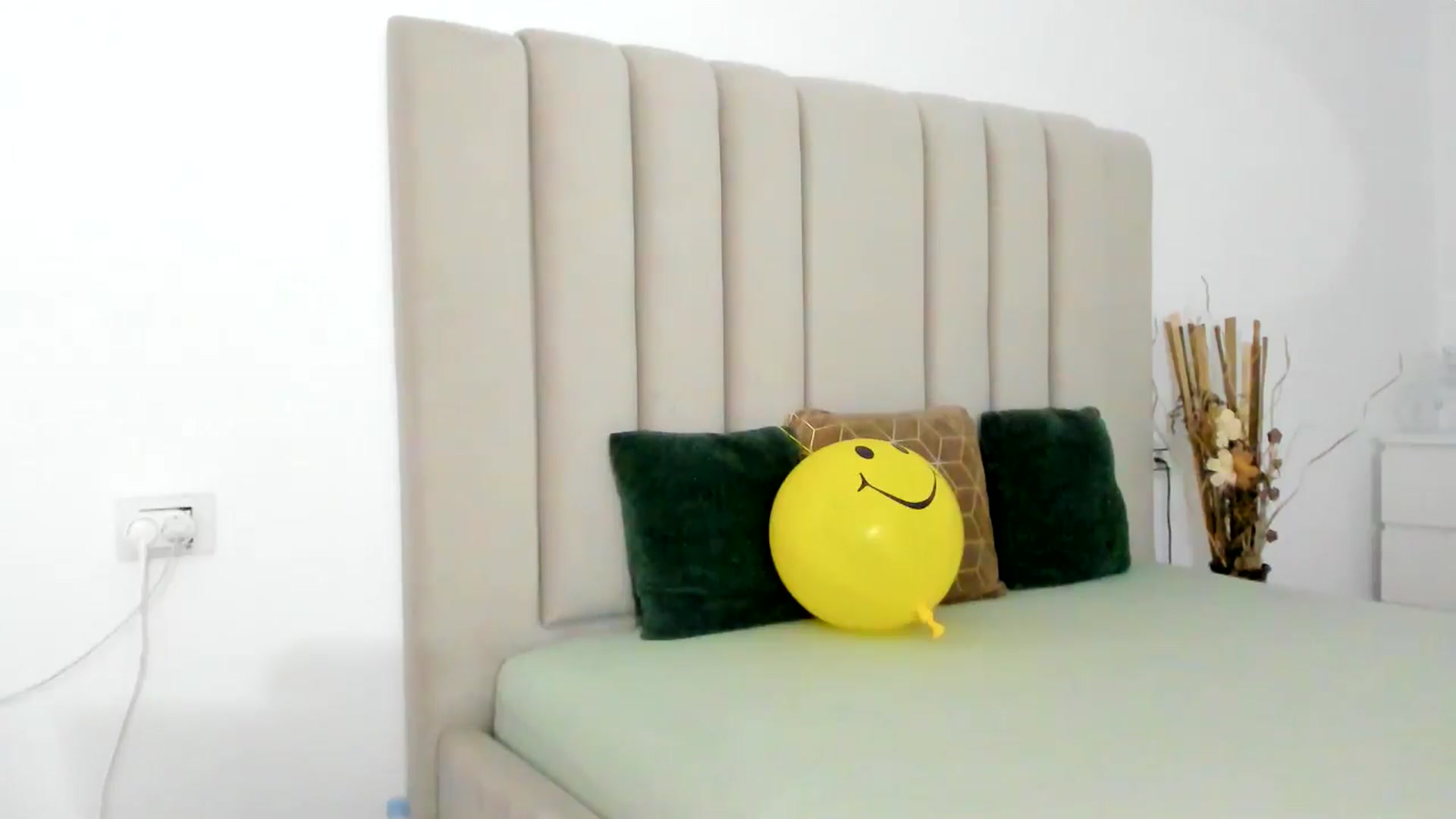 Gallery image thumbnail from Hrystina_'s myfreecams stream on, 05/21/2025, 18:05 image 5 of 20