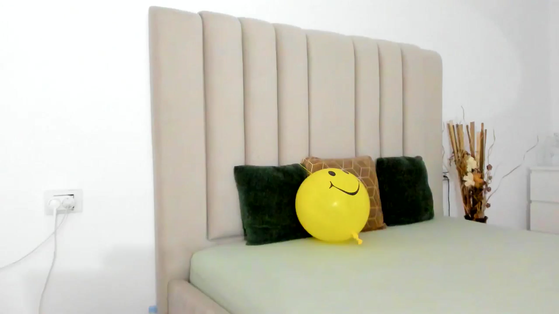 Gallery image thumbnail from Hrystina_'s myfreecams stream on, 05/21/2025, 18:05 image 6 of 20