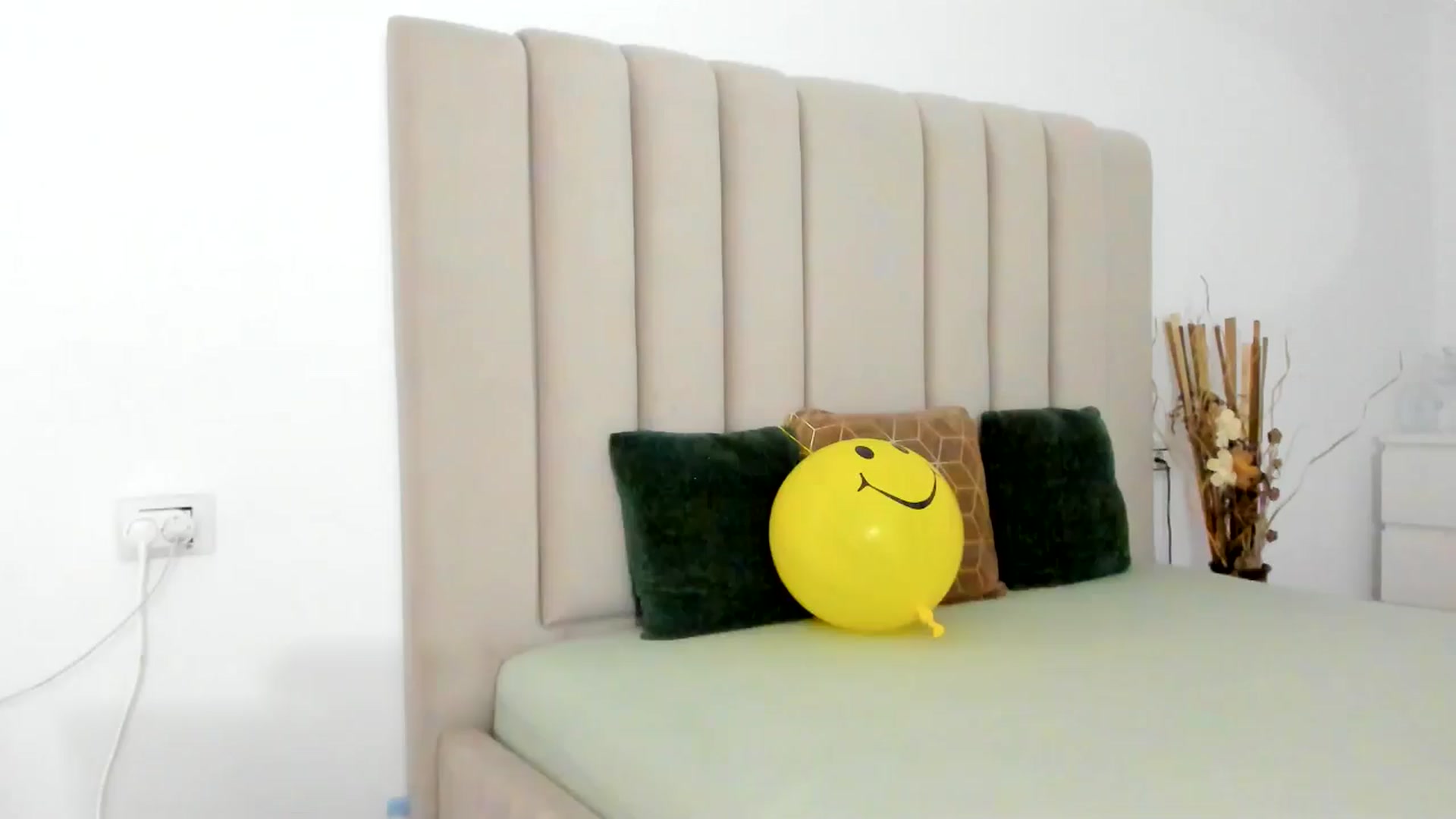 Gallery image thumbnail from Hrystina_'s myfreecams stream on, 05/21/2025, 18:05 image 1 of 20