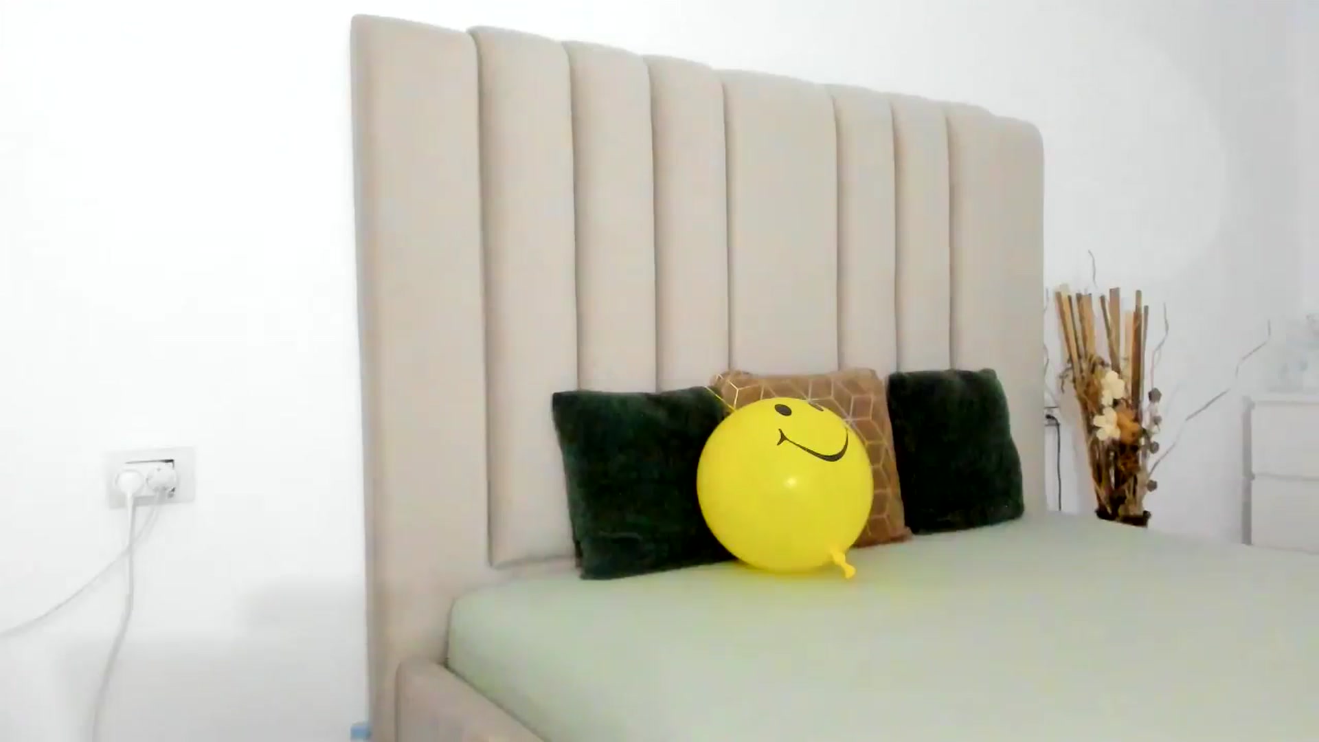 Gallery image thumbnail from Hrystina_'s myfreecams stream on, 05/21/2025, 18:57 image 3 of 20