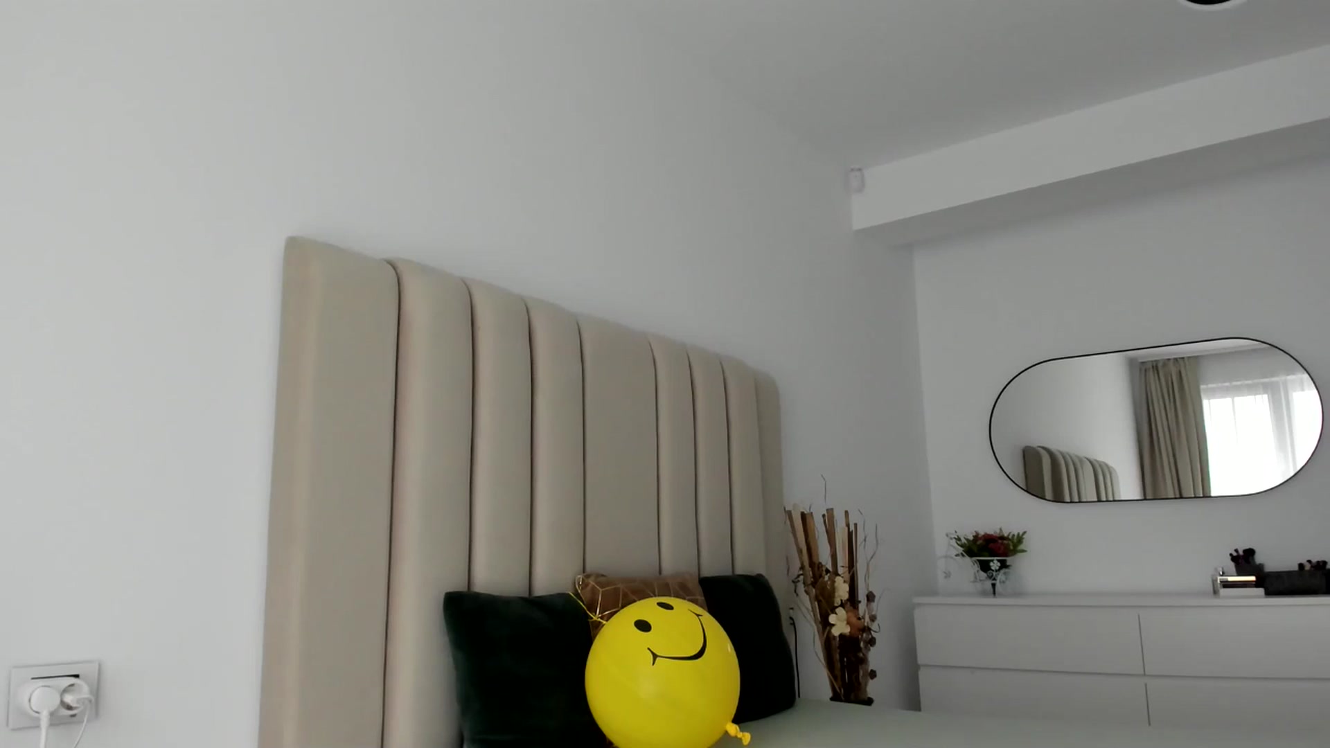 Gallery image thumbnail from Hrystina_'s myfreecams stream on, 05/24/2025, 15:15 image 17 of 20