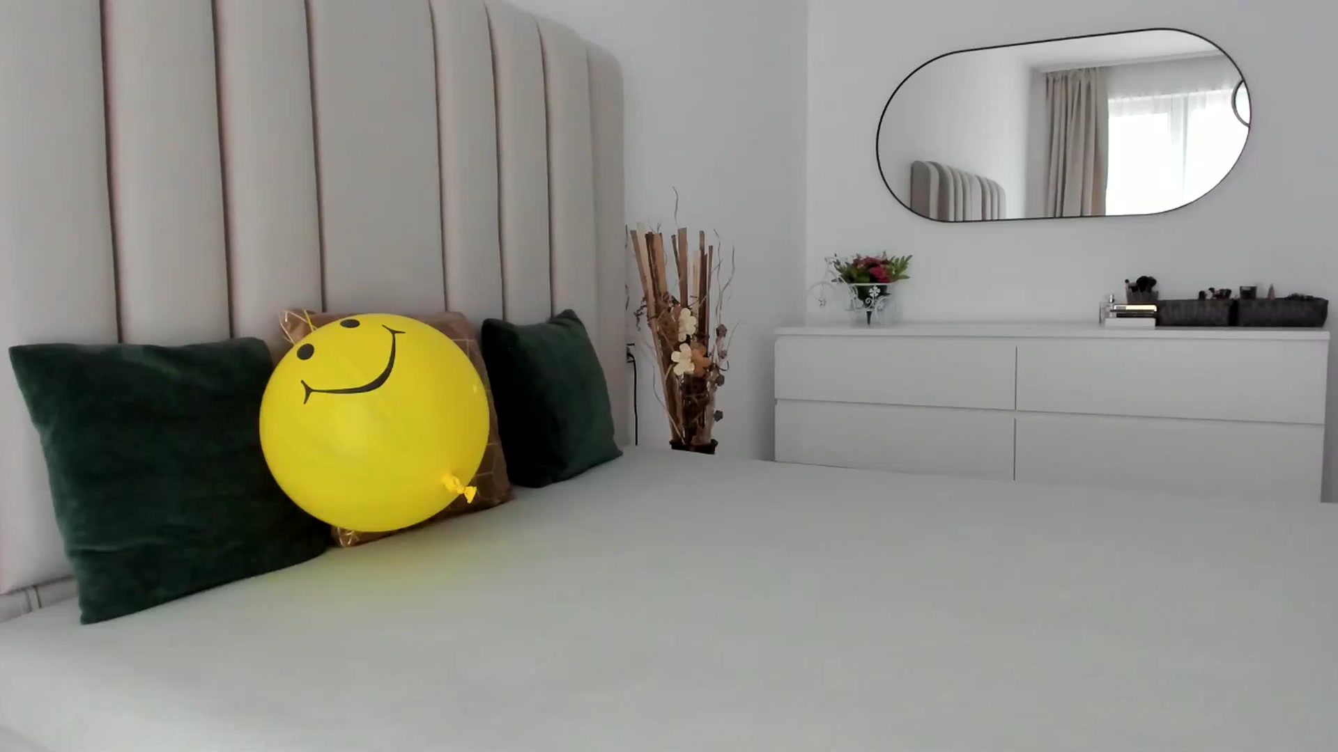 Gallery image thumbnail from Hrystina_'s myfreecams stream on, 05/26/2025, 15:39 image 1 of 20