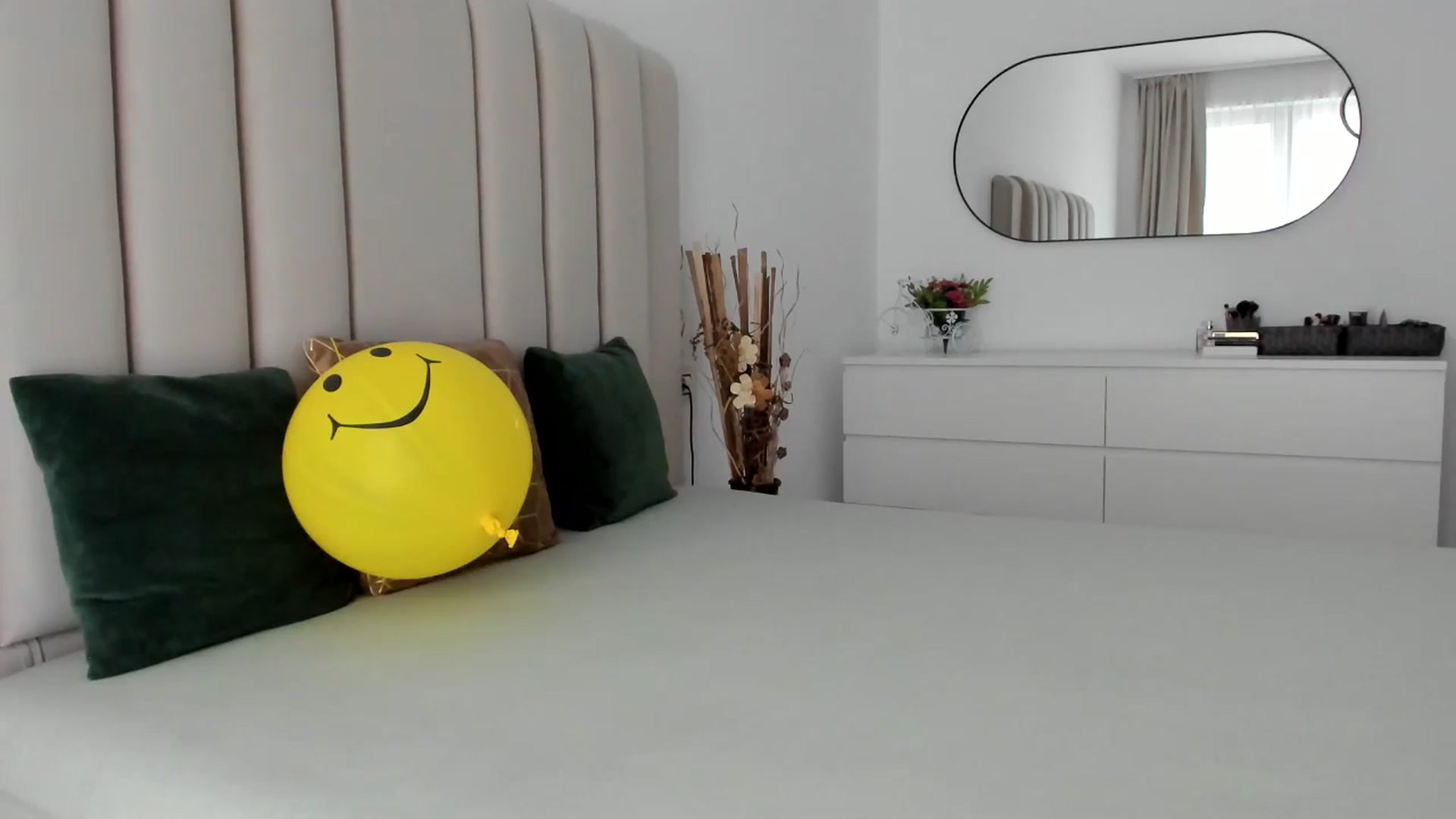 Gallery image thumbnail from Hrystina_'s myfreecams stream on, 05/26/2025, 15:39 image 3 of 20