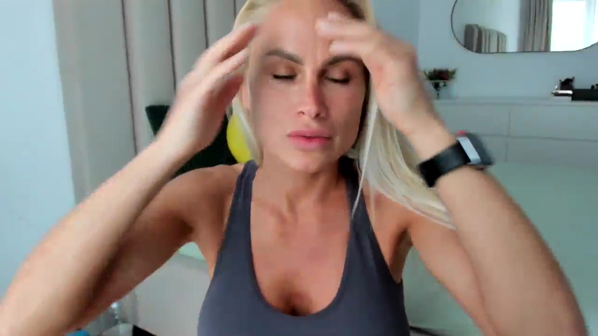 Gallery image thumbnail from Hrystina_'s myfreecams stream on, 05/27/2025, 16:18 image 19 of 20