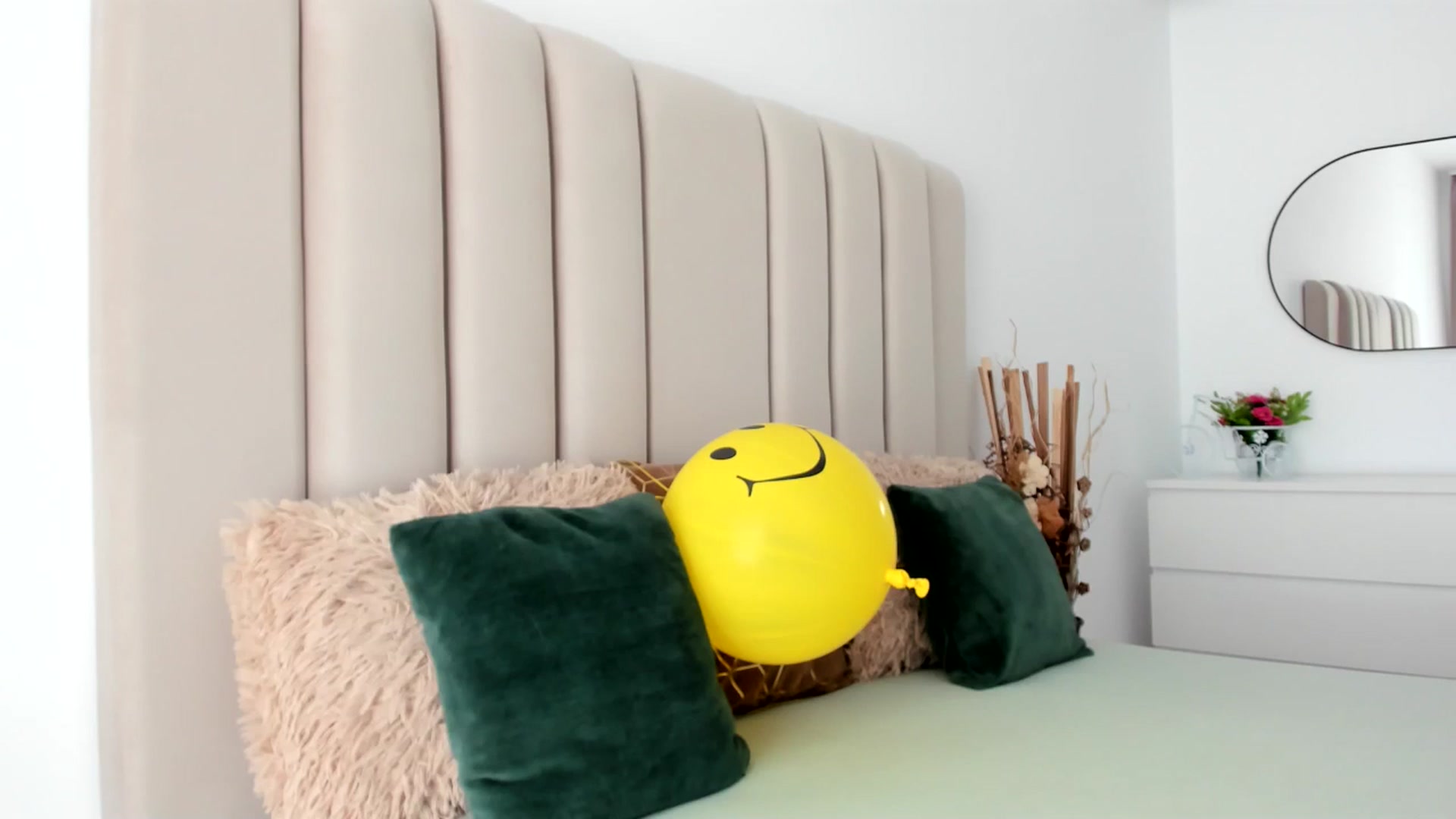 Gallery image thumbnail from Hrystina_'s myfreecams stream on, 05/30/2025, 14:19 image 19 of 20