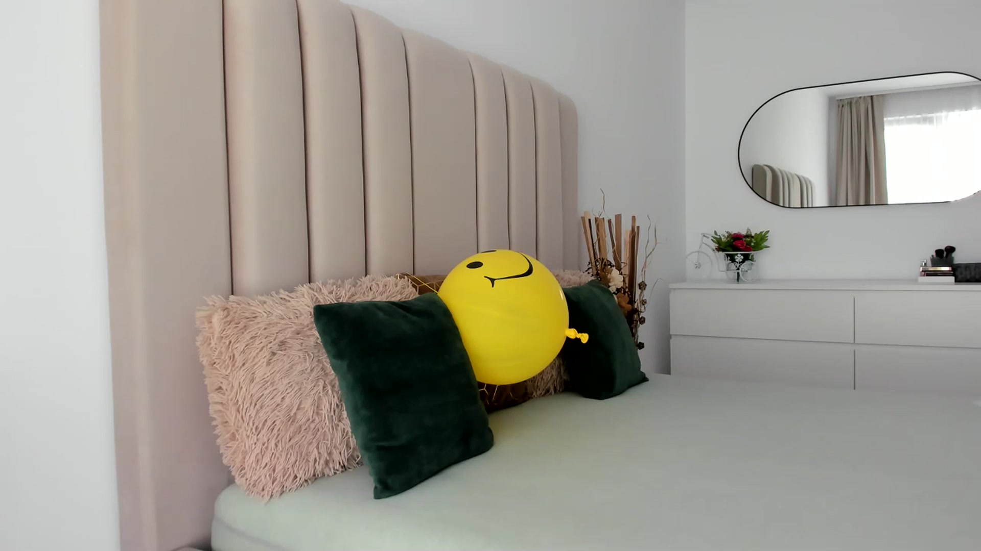 Gallery image thumbnail from Hrystina_'s myfreecams stream on, 06/03/2025, 16:15 image 19 of 20