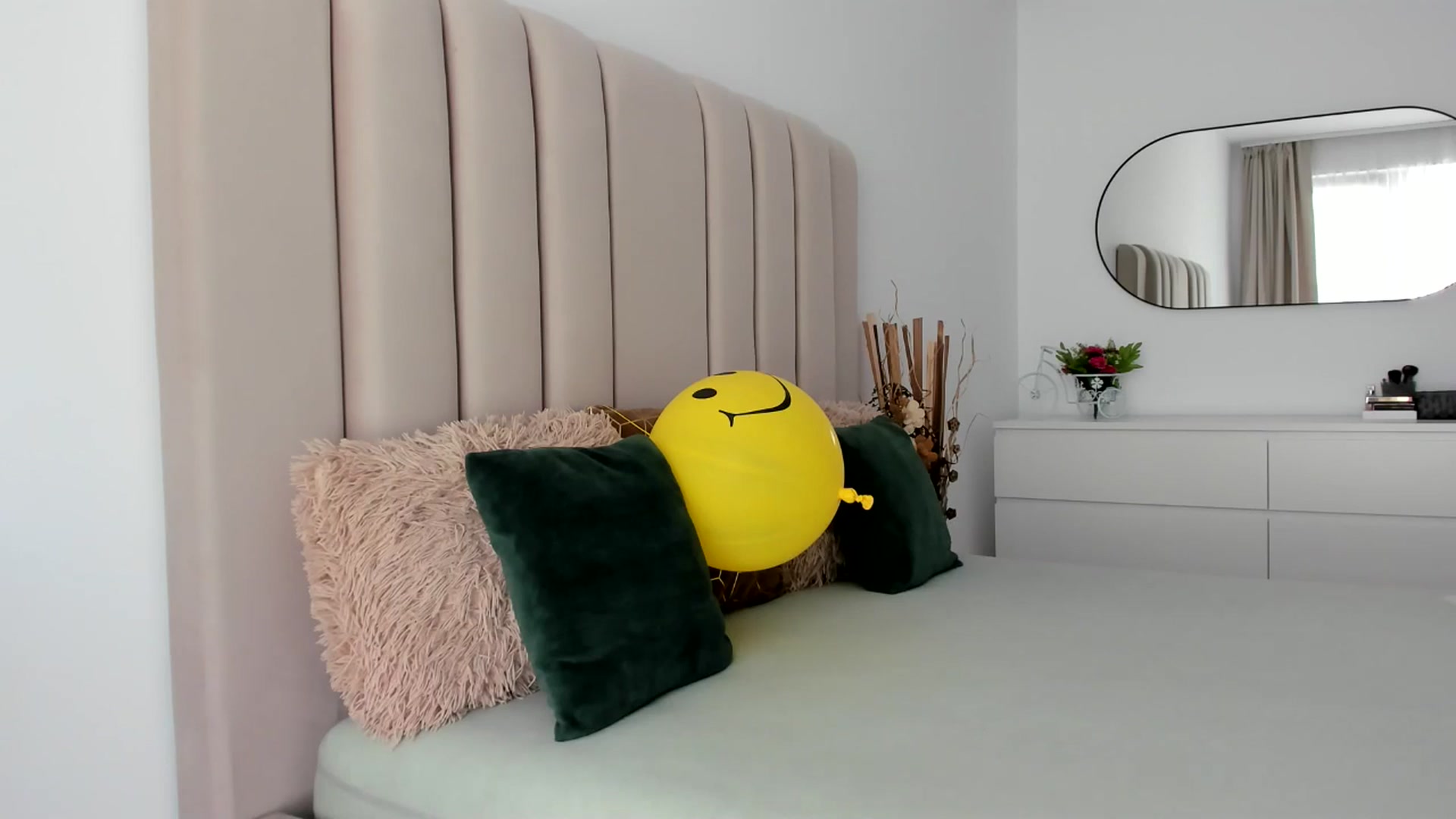 Gallery image thumbnail from Hrystina_'s myfreecams stream on, 06/03/2025, 16:15 image 18 of 20