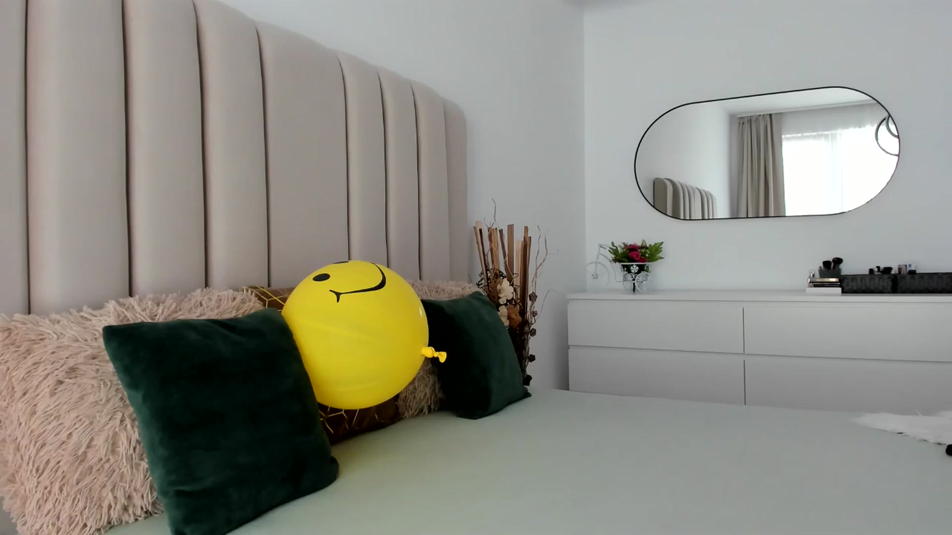 Gallery image thumbnail from Hrystina_'s myfreecams stream on, 06/03/2025, 16:15 image 12 of 20