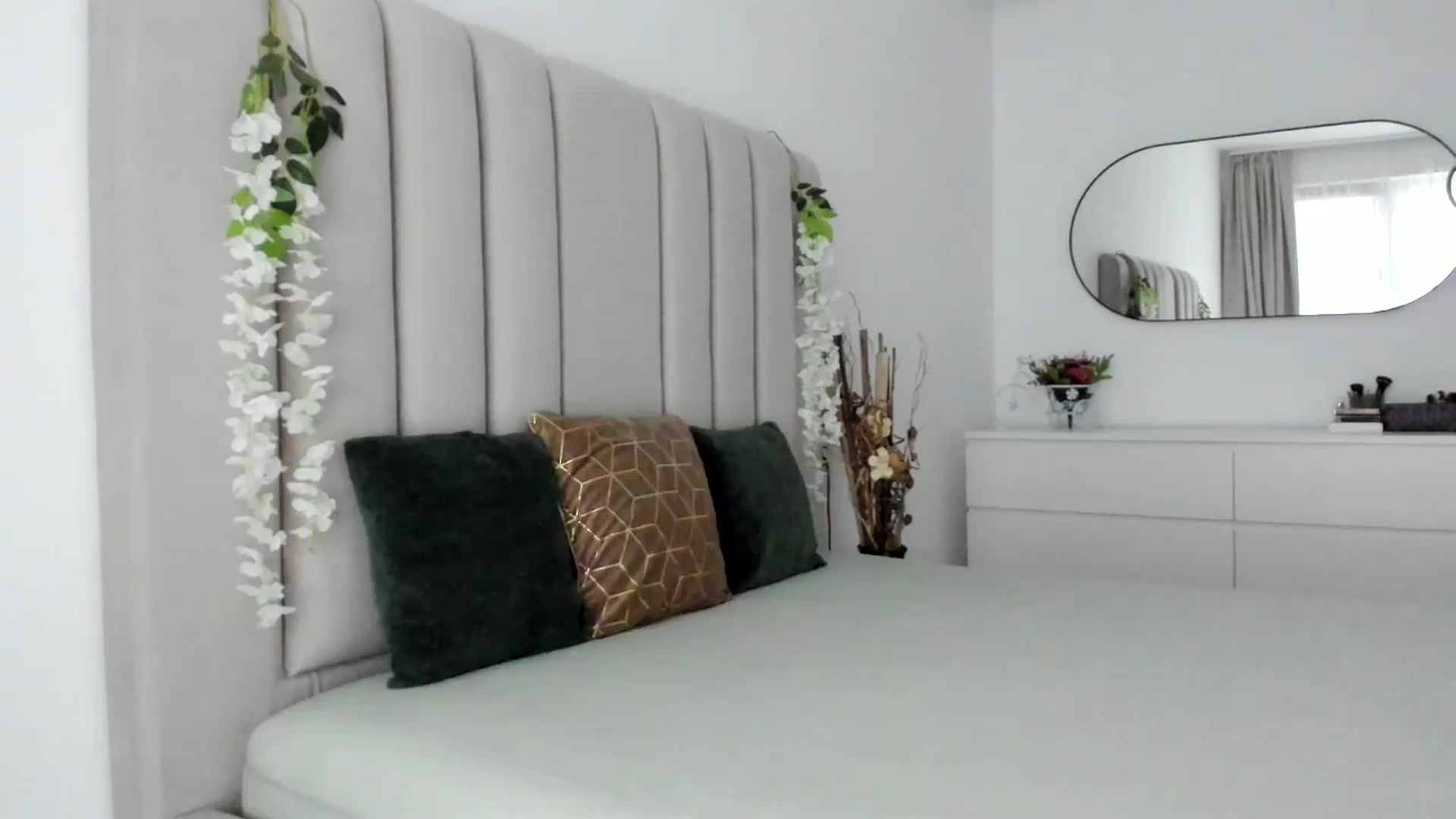 Gallery image thumbnail from Hrystina_'s myfreecams stream on, 06/09/2025, 12:10 image 19 of 20