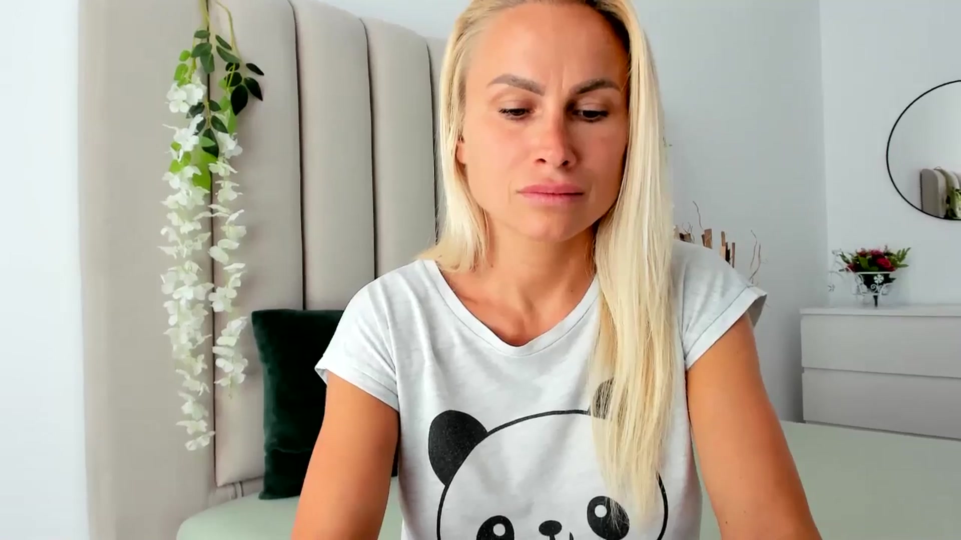 Gallery image thumbnail from Hrystina_'s myfreecams stream on, 06/17/2025, 12:27 image 19 of 20