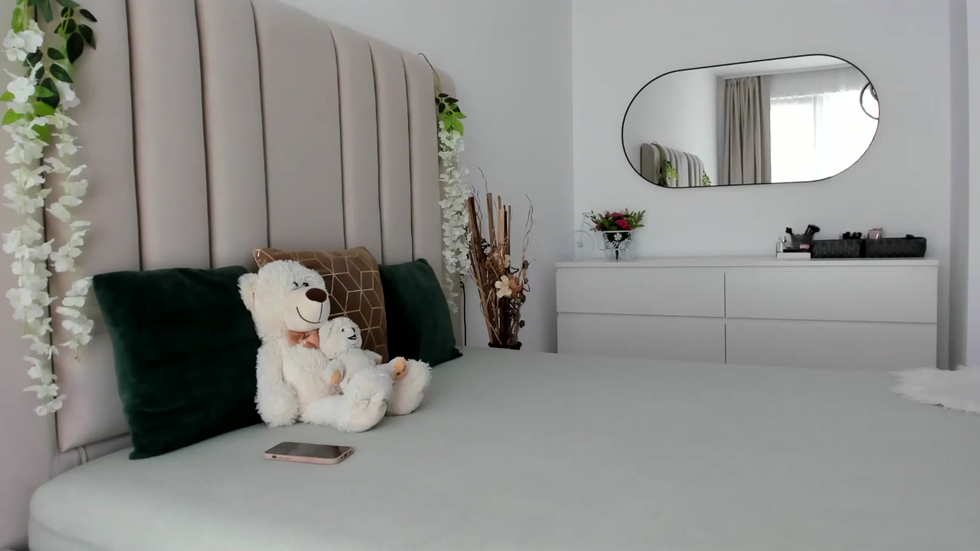 Gallery image thumbnail from Hrystina_'s myfreecams stream on, 06/21/2025, 14:55 image 17 of 20