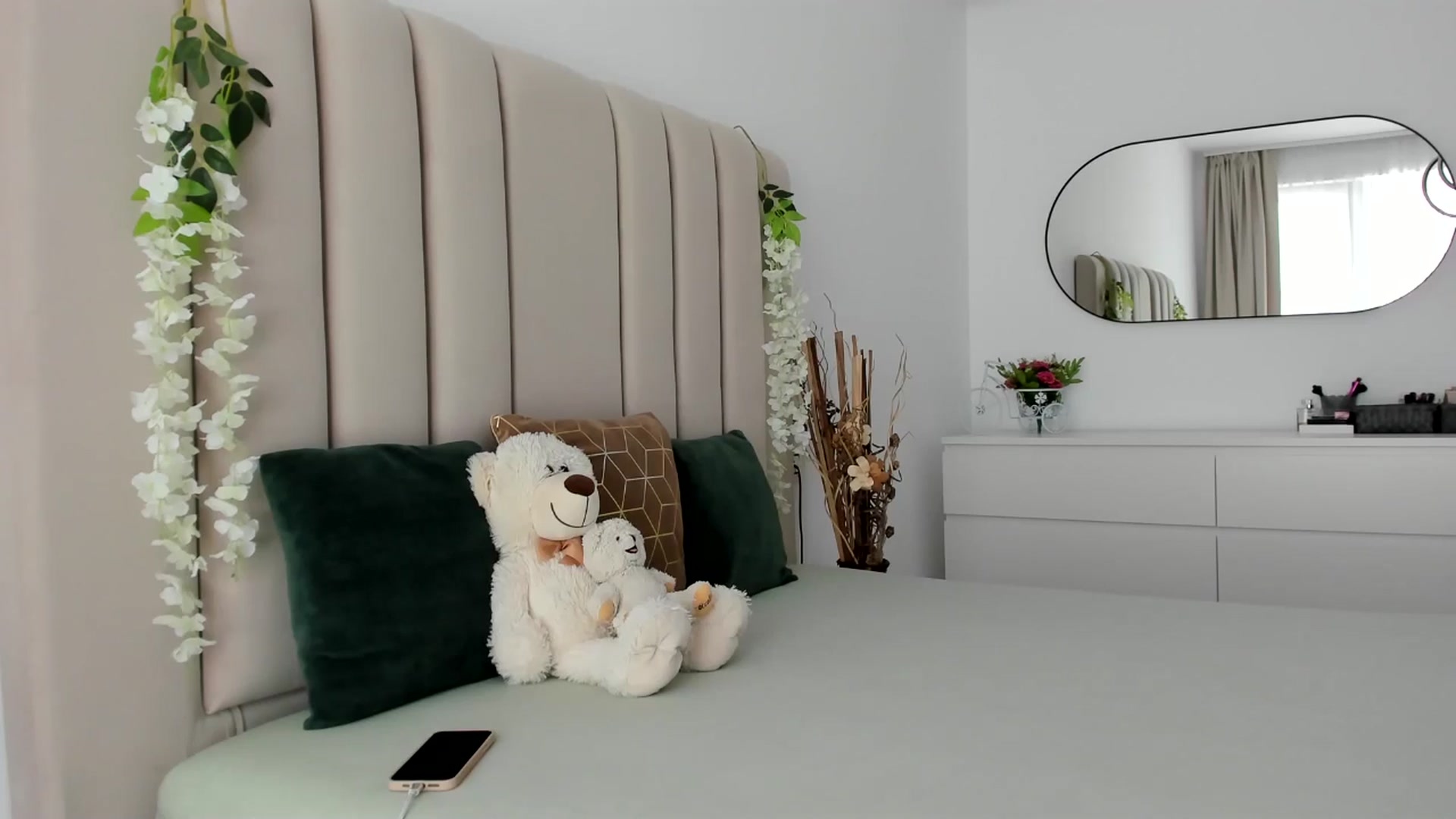 Gallery image thumbnail from Hrystina_'s myfreecams stream on, 06/23/2025, 12:23 image 16 of 20
