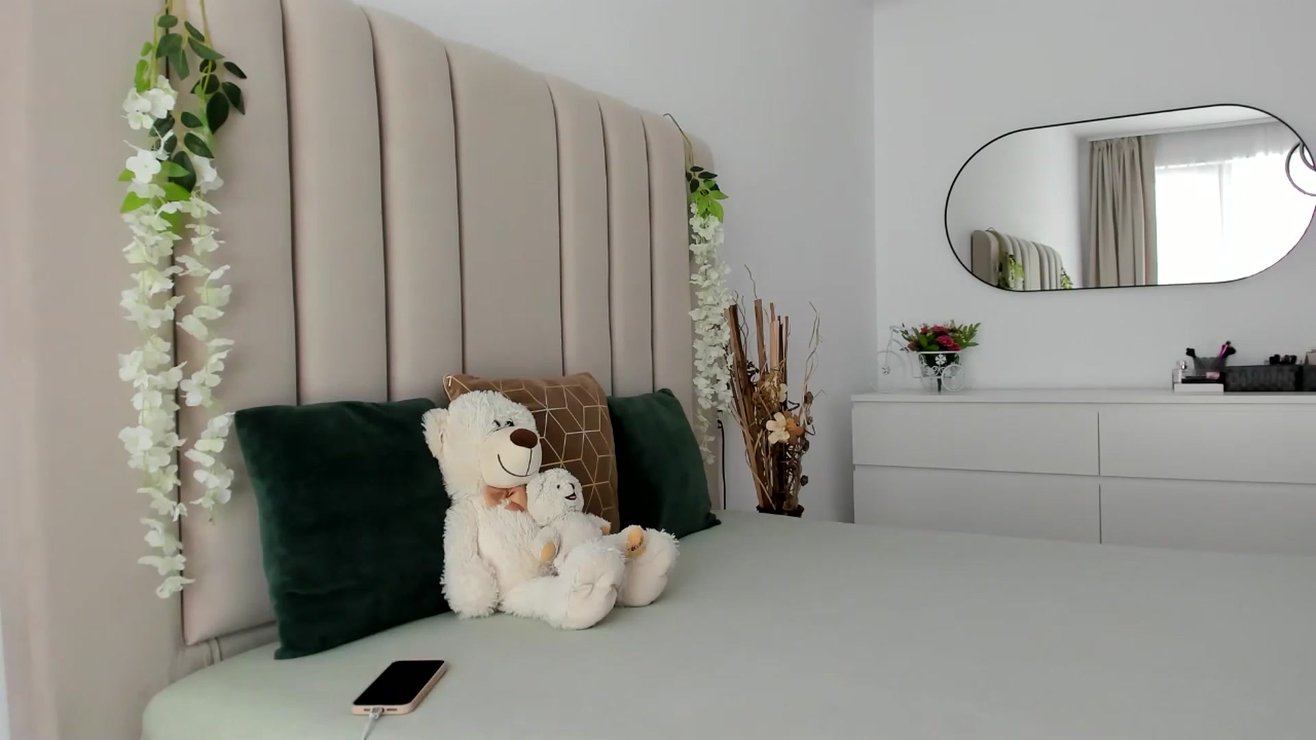 Gallery image thumbnail from Hrystina_'s myfreecams stream on, 06/23/2025, 12:23 image 15 of 20