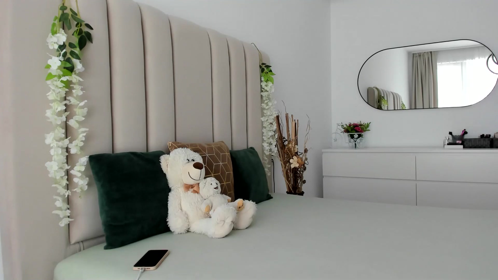 Gallery image thumbnail from Hrystina_'s myfreecams stream on, 06/23/2025, 12:23 image 14 of 20