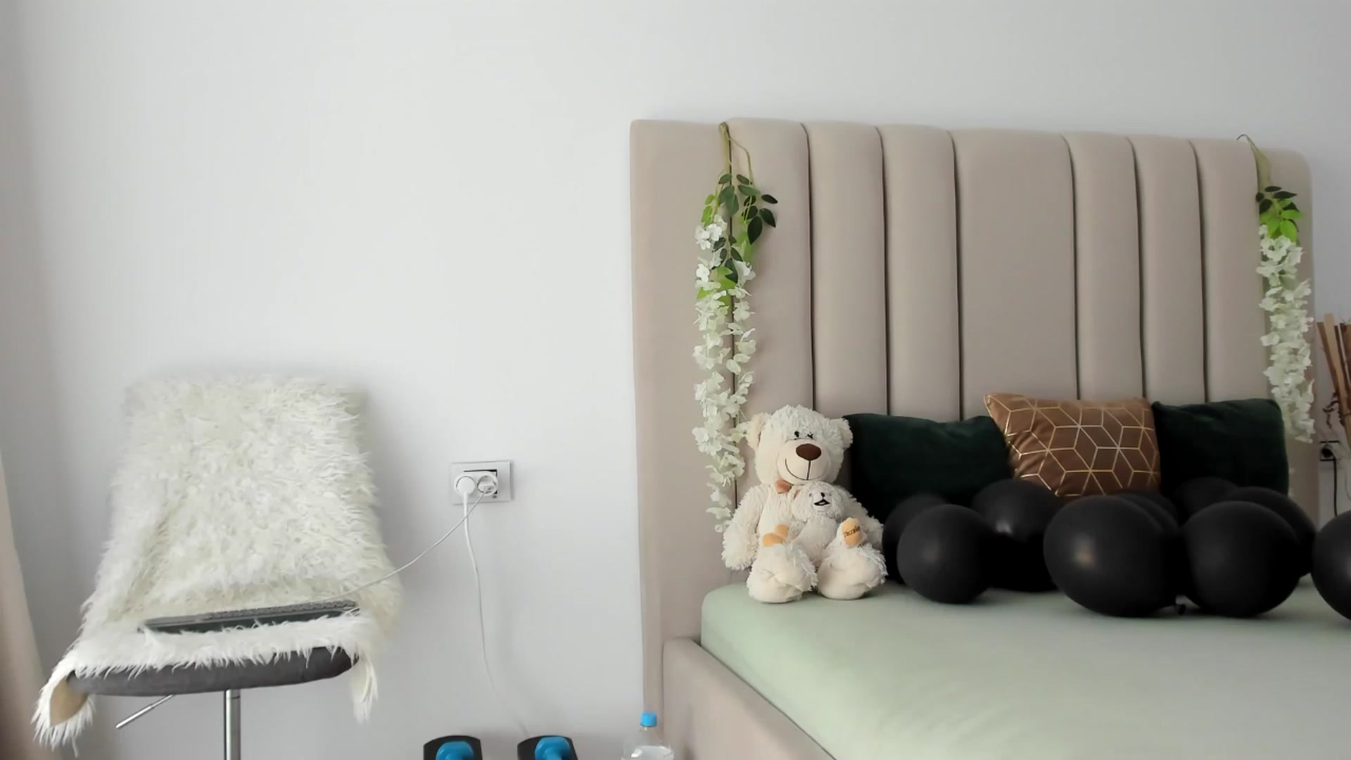 Gallery image thumbnail from Hrystina_'s myfreecams stream on, 06/27/2025, 15:50 image 11 of 20