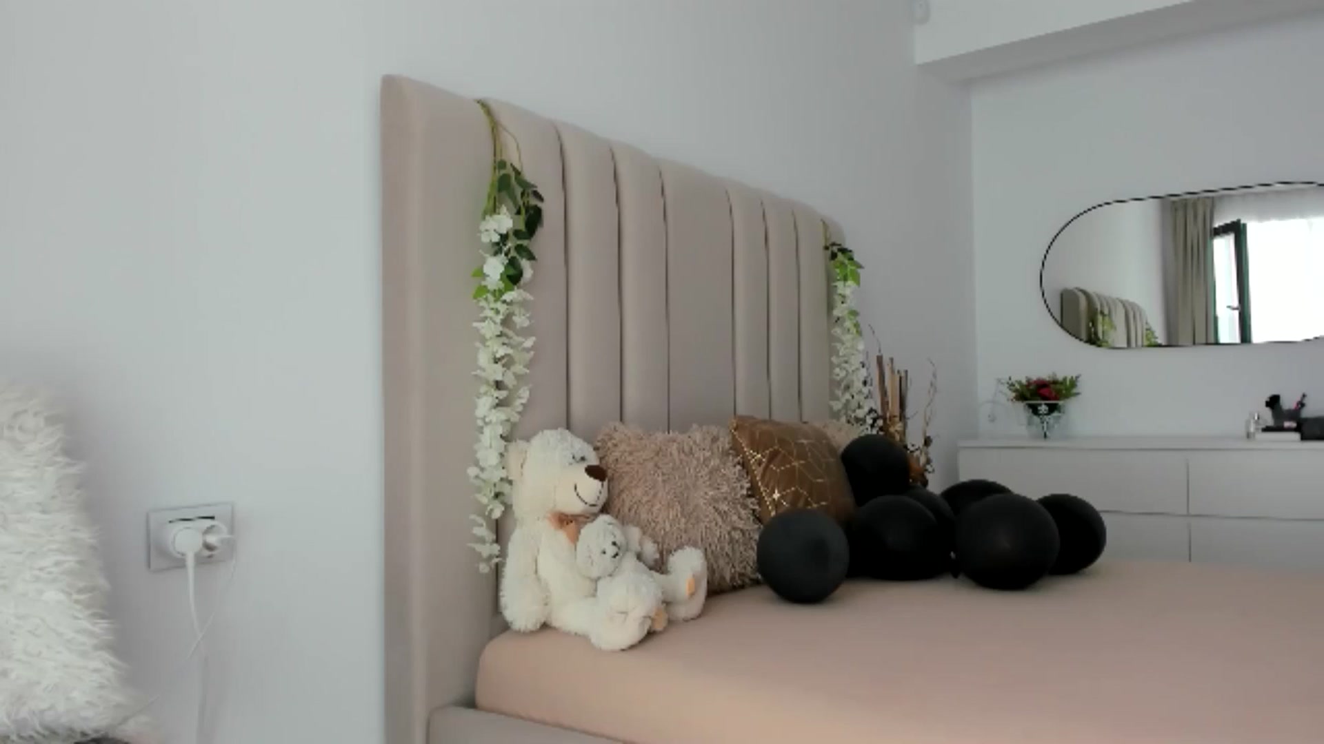 Gallery image thumbnail from Hrystina_'s myfreecams stream on, 06/30/2025, 15:04 image 7 of 20