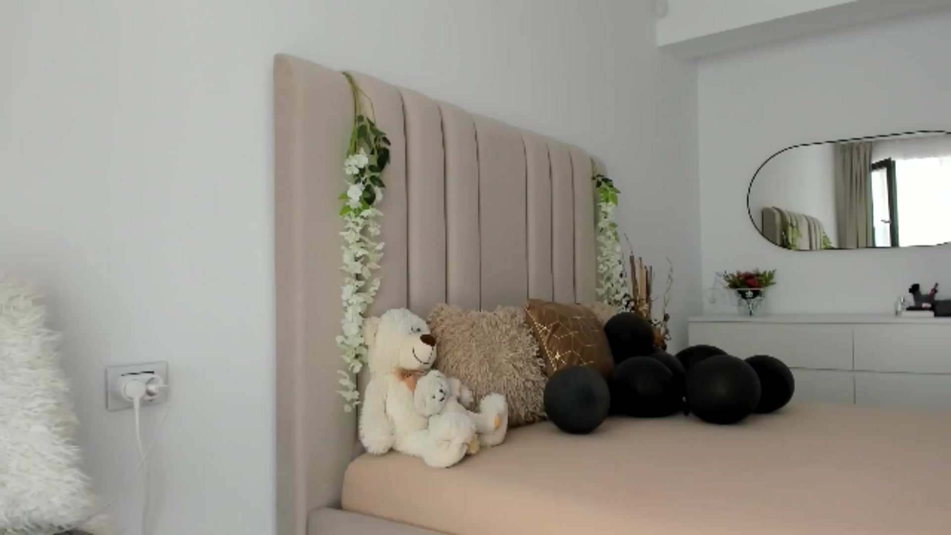 Gallery image thumbnail from Hrystina_'s myfreecams stream on, 06/30/2025, 15:04 image 6 of 20