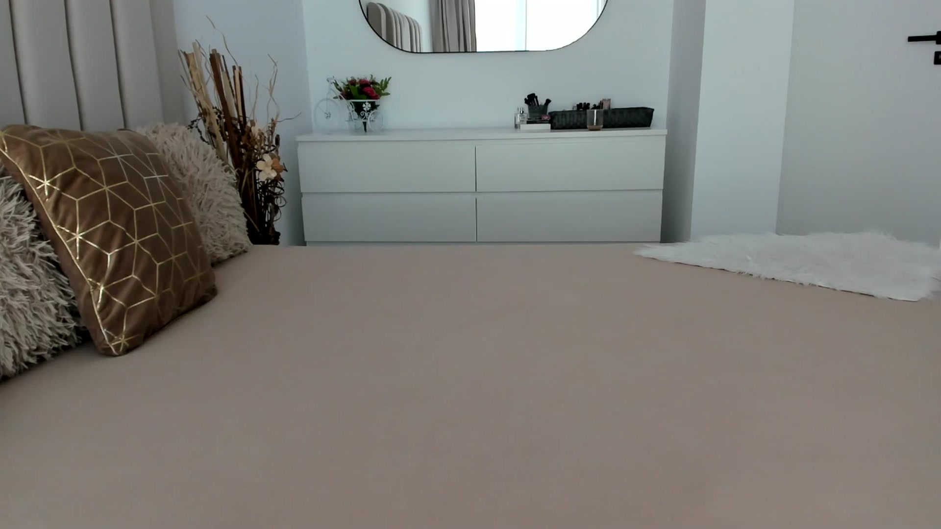 Gallery image thumbnail from Hrystina_'s myfreecams stream on, 07/01/2025, 18:09 image 1 of 20