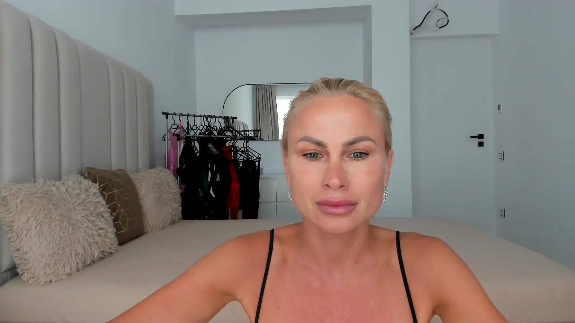 Gallery image thumbnail from Hrystina_'s myfreecams stream on, 07/08/2025, 14:05 image 1 of 20