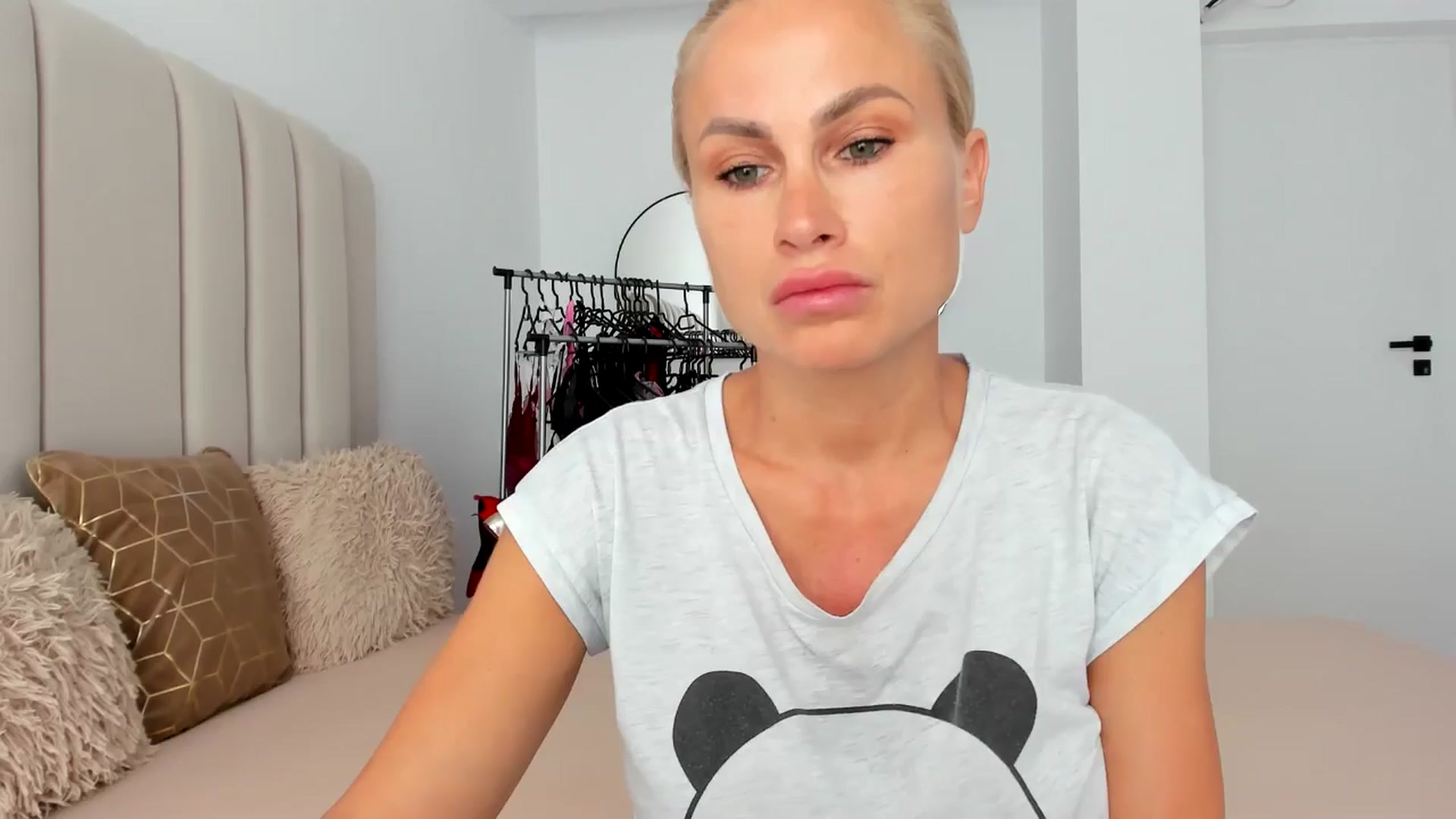Gallery image thumbnail from Hrystina_'s myfreecams stream on, 07/16/2025, 14:11 image 19 of 20