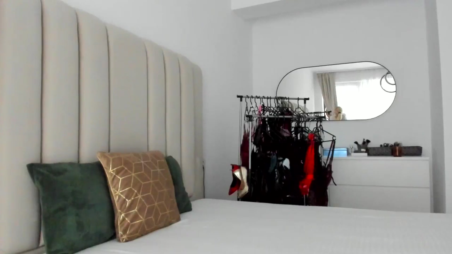 Gallery image thumbnail from Hrystina_'s myfreecams stream on, 07/17/2025, 15:18 image 14 of 20