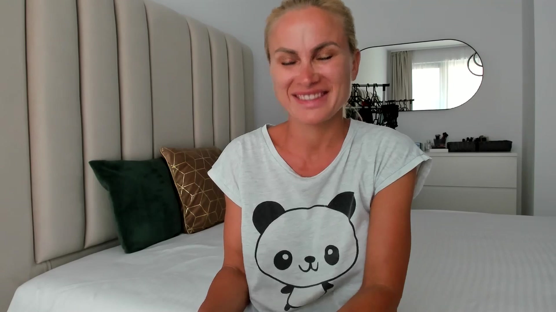 Gallery image thumbnail from Hrystina_'s myfreecams stream on, 07/21/2025, 16:42 image 10 of 20