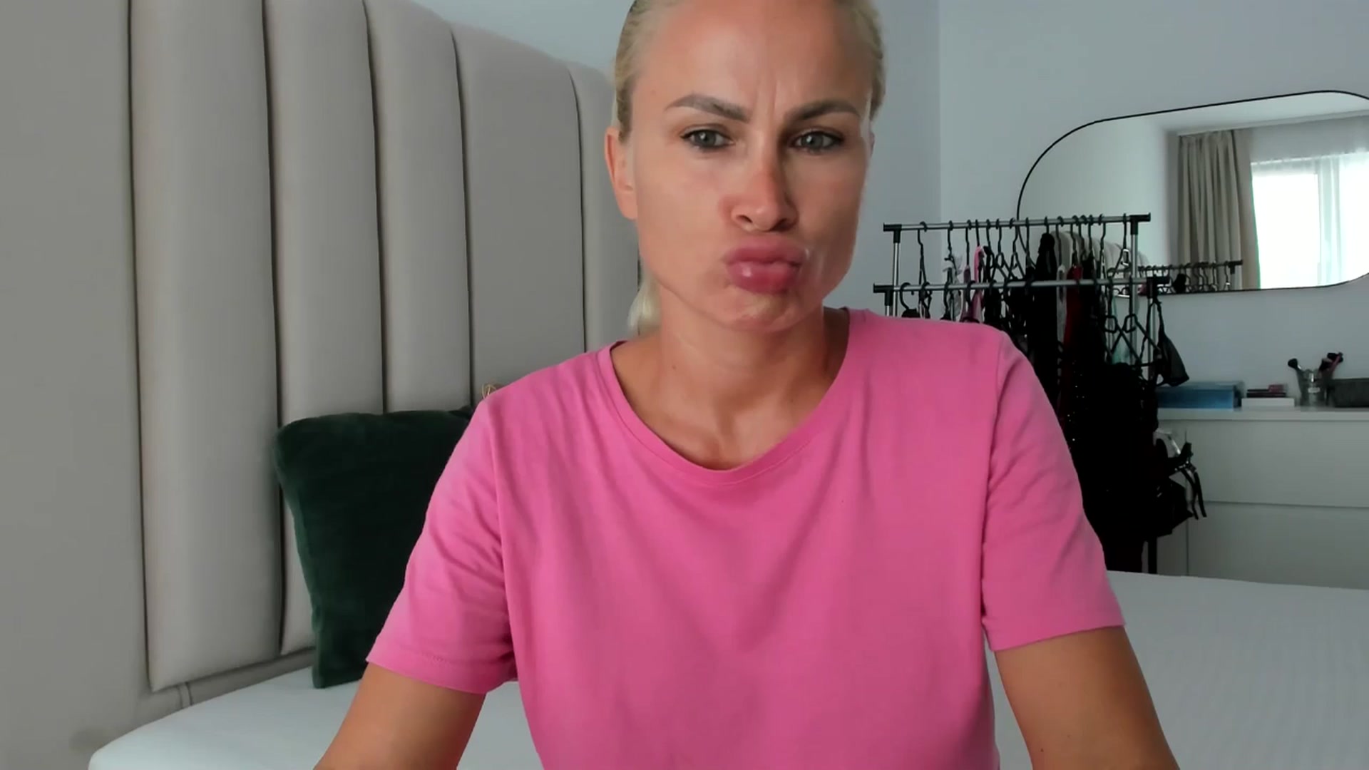 Gallery image thumbnail from Hrystina_'s myfreecams stream on, 07/26/2025, 14:12 image 20 of 20