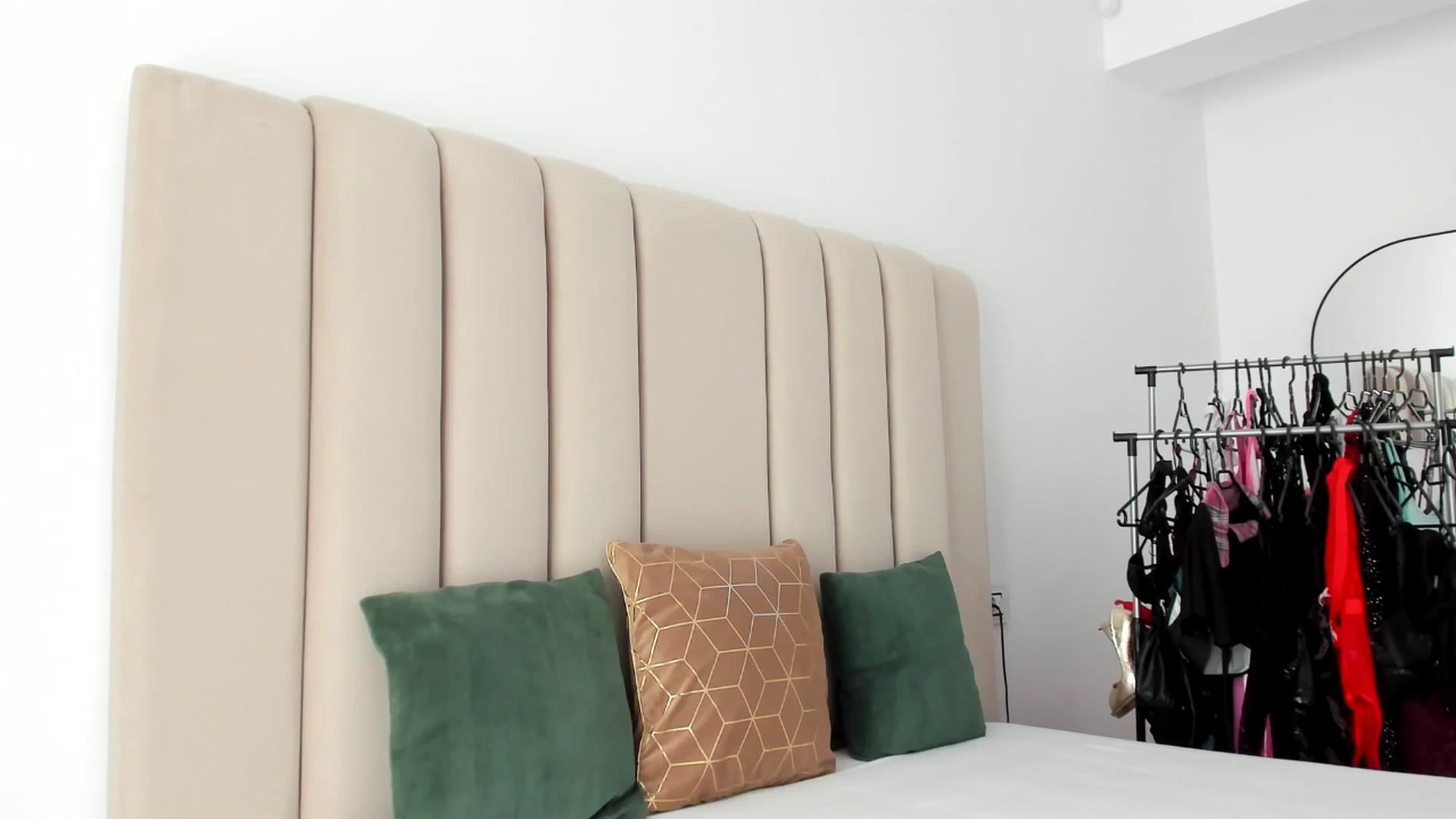 Gallery image thumbnail from Hrystina_'s myfreecams stream on, 07/29/2025, 15:25 image 10 of 20