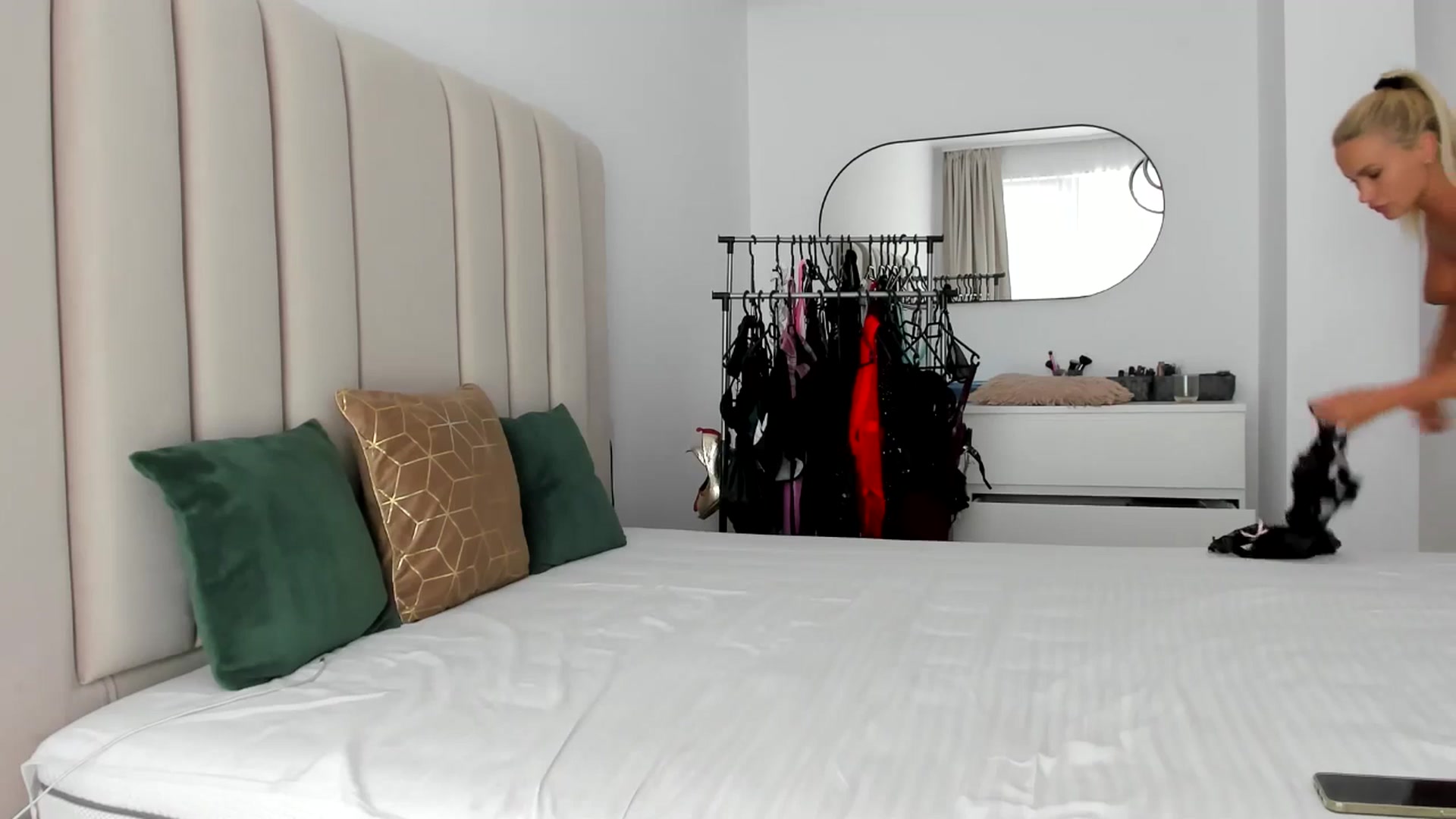 Gallery image thumbnail from Hrystina_'s myfreecams stream on, 07/30/2025, 12:52 image 18 of 20
