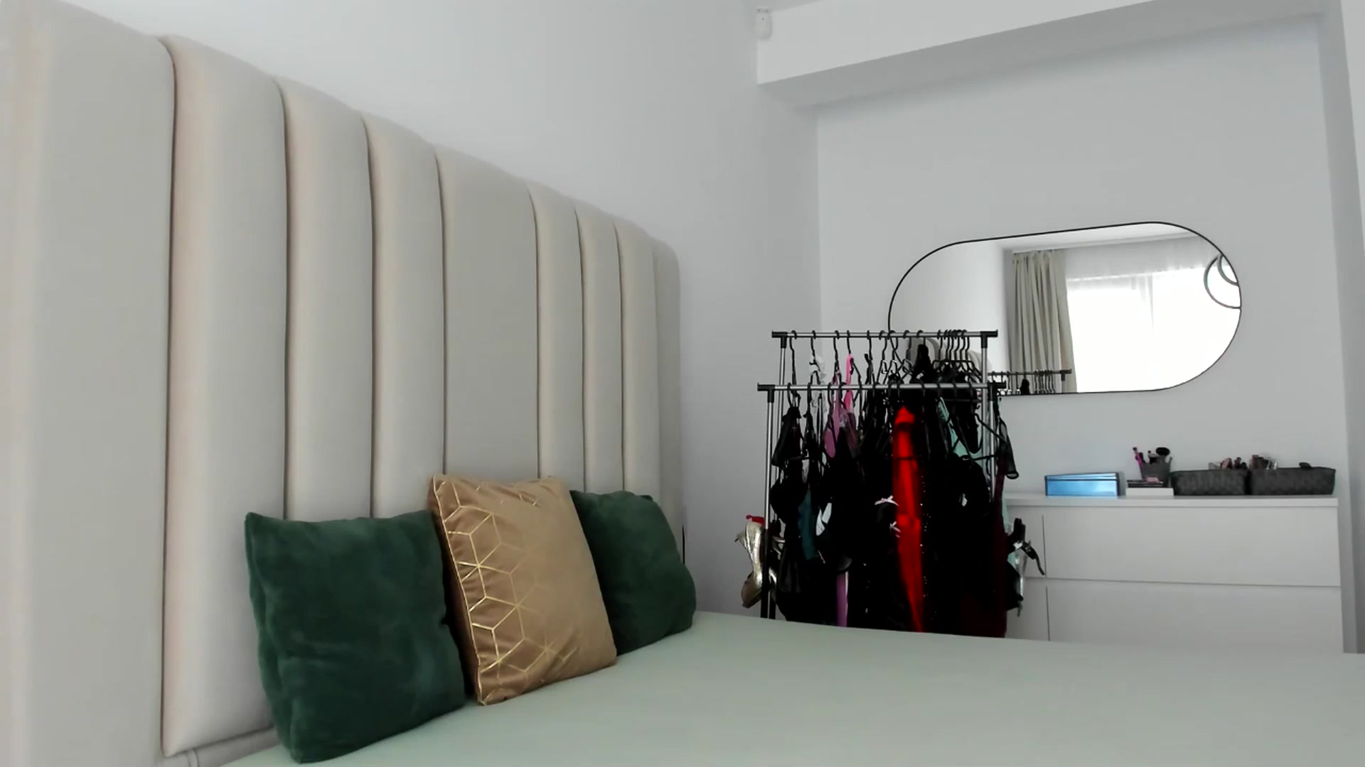Gallery image thumbnail from Hrystina_'s myfreecams stream on, 08/05/2025, 16:06 image 6 of 20