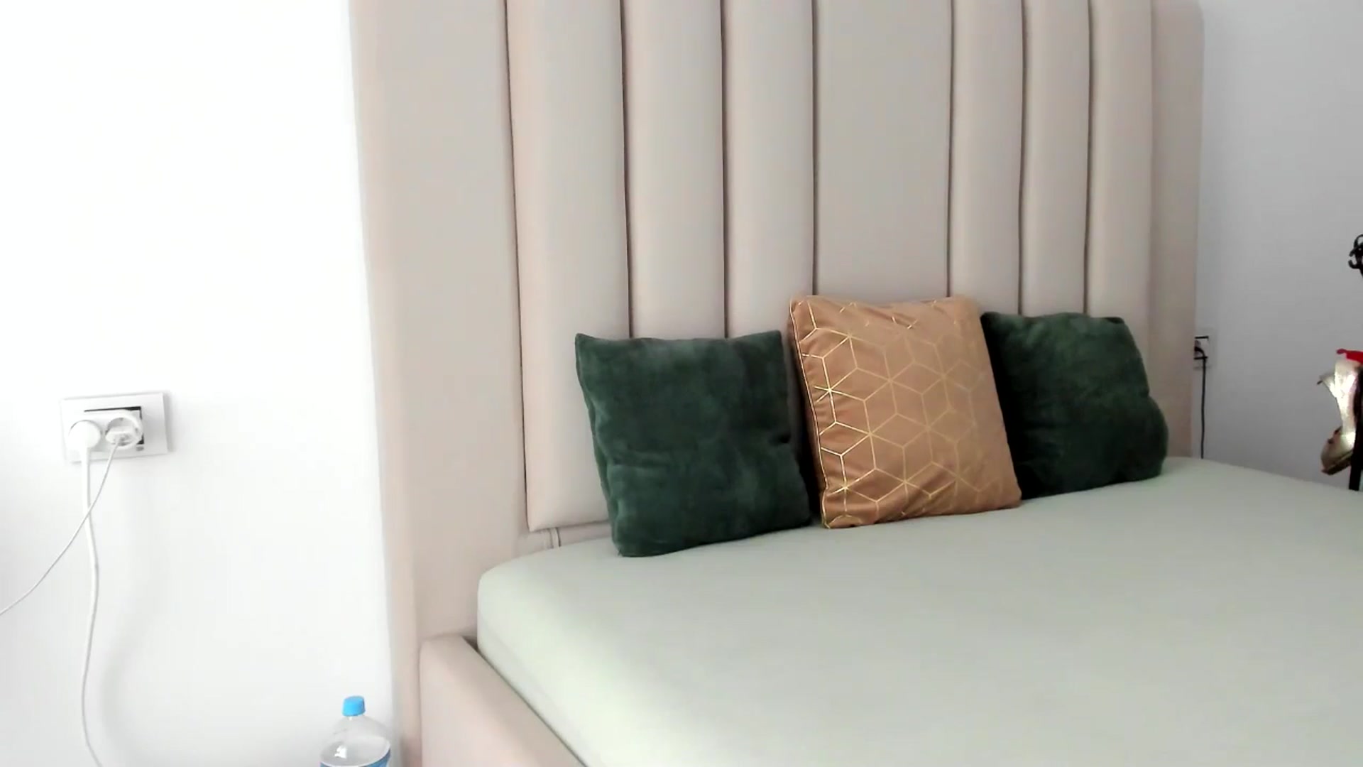 Gallery image thumbnail from Hrystina_'s myfreecams stream on, 08/07/2025, 18:03 image 13 of 20