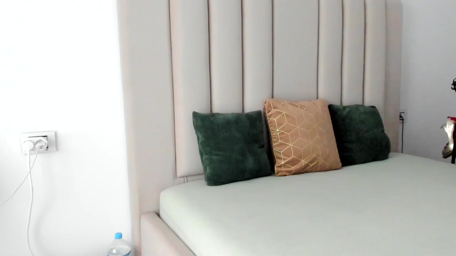 Gallery image thumbnail from Hrystina_'s myfreecams stream on, 08/07/2025, 18:03 image 14 of 20