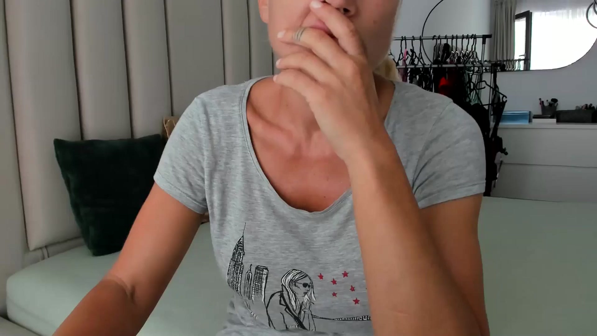 Gallery image thumbnail from Hrystina_'s myfreecams stream on, 08/07/2025, 18:03 image 4 of 20