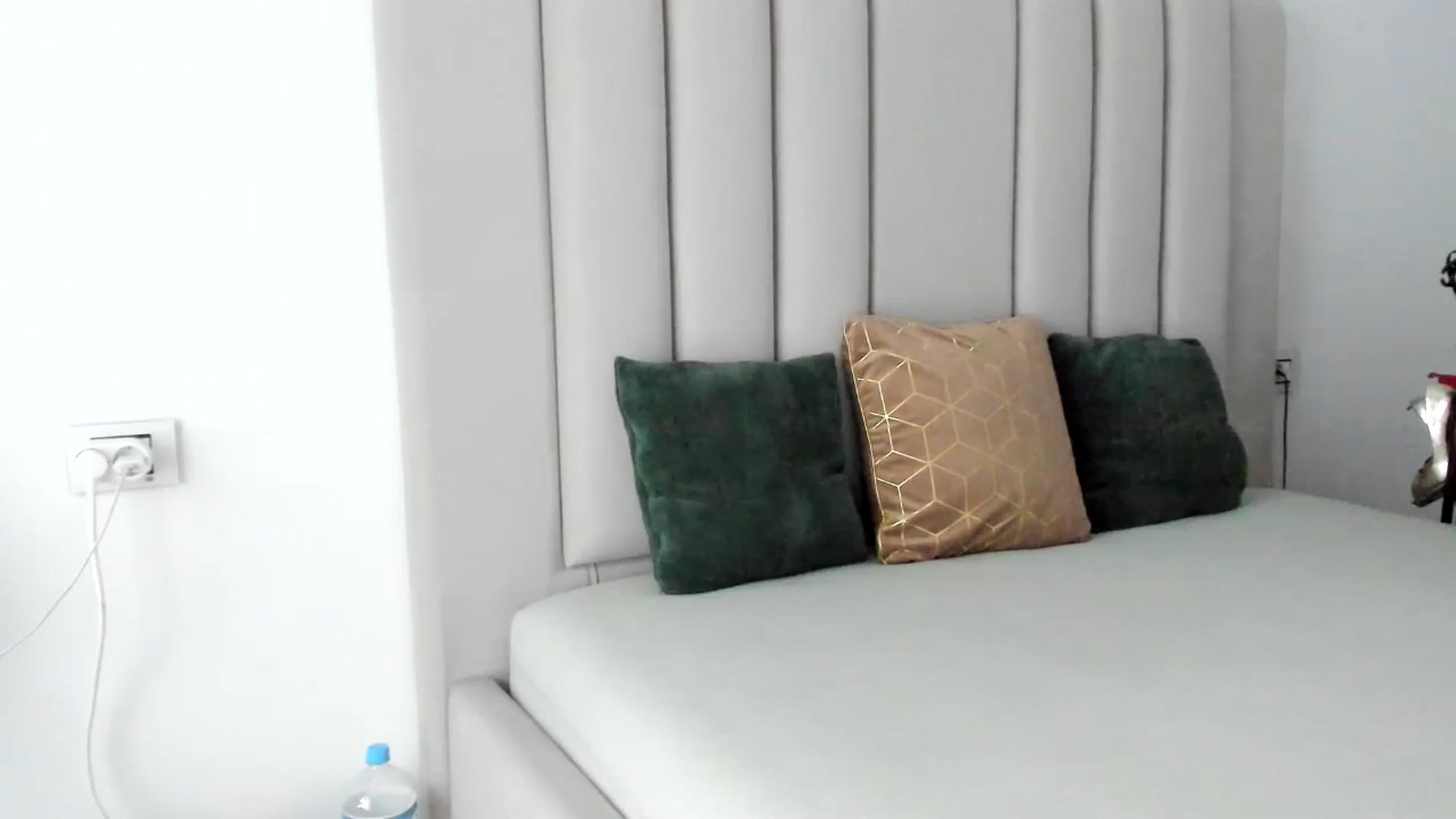 Gallery image thumbnail from Hrystina_'s myfreecams stream on, 08/07/2025, 18:03 image 15 of 20