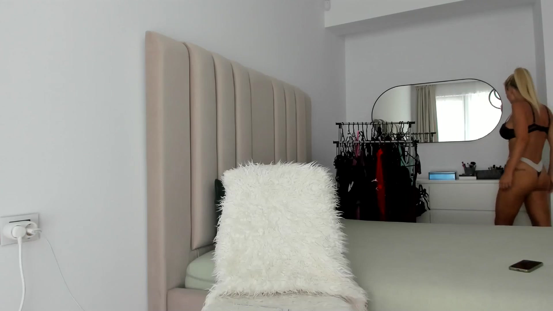 Gallery image thumbnail from Hrystina_'s myfreecams stream on, 08/12/2025, 15:33 image 6 of 20