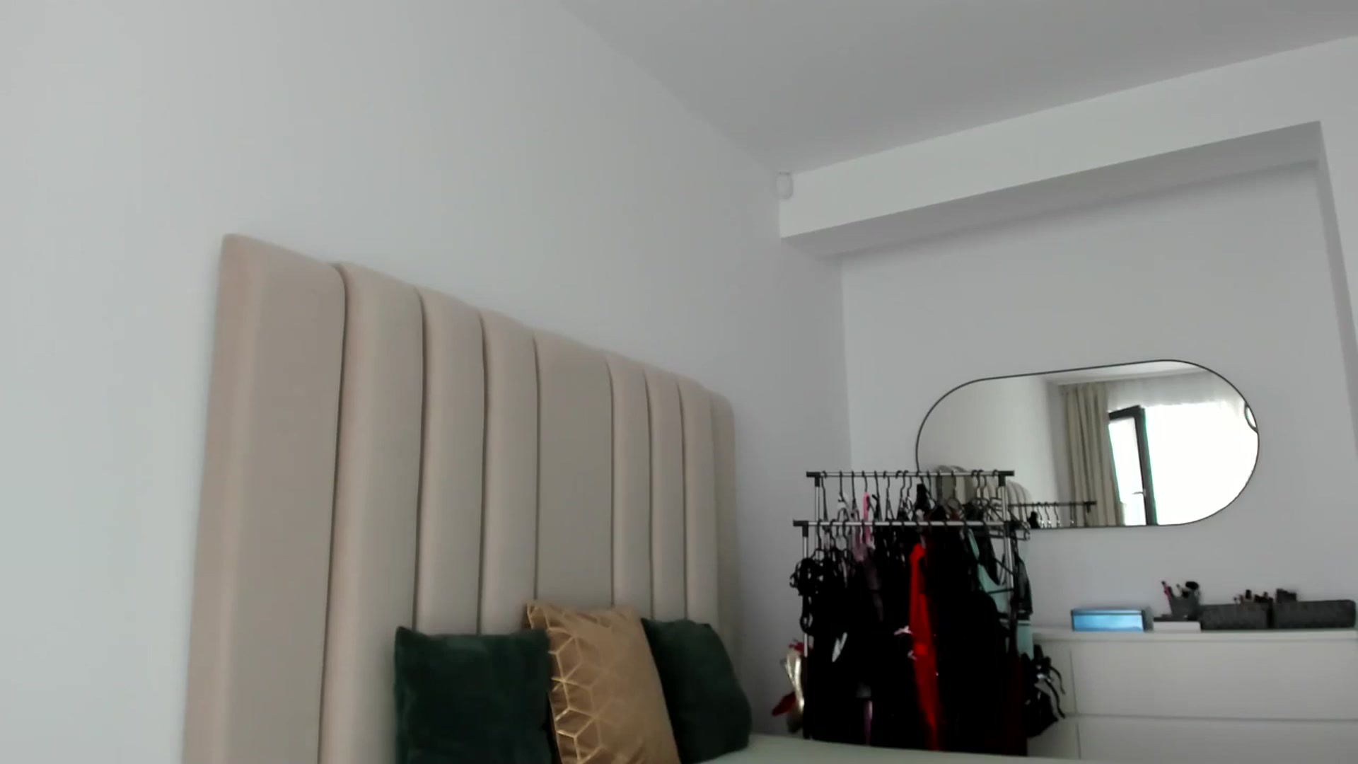 Gallery image thumbnail from Hrystina_'s myfreecams stream on, 08/12/2025, 15:33 image 12 of 20