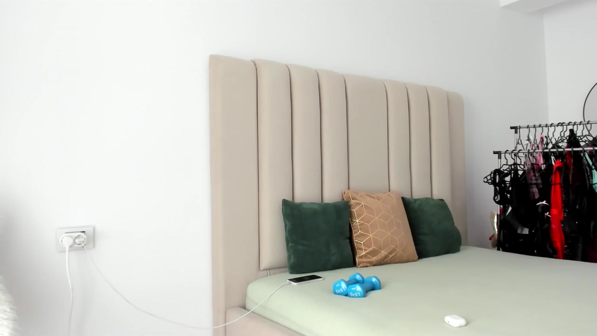 Gallery image thumbnail from Hrystina_'s myfreecams stream on, 08/14/2025, 15:40 image 17 of 20