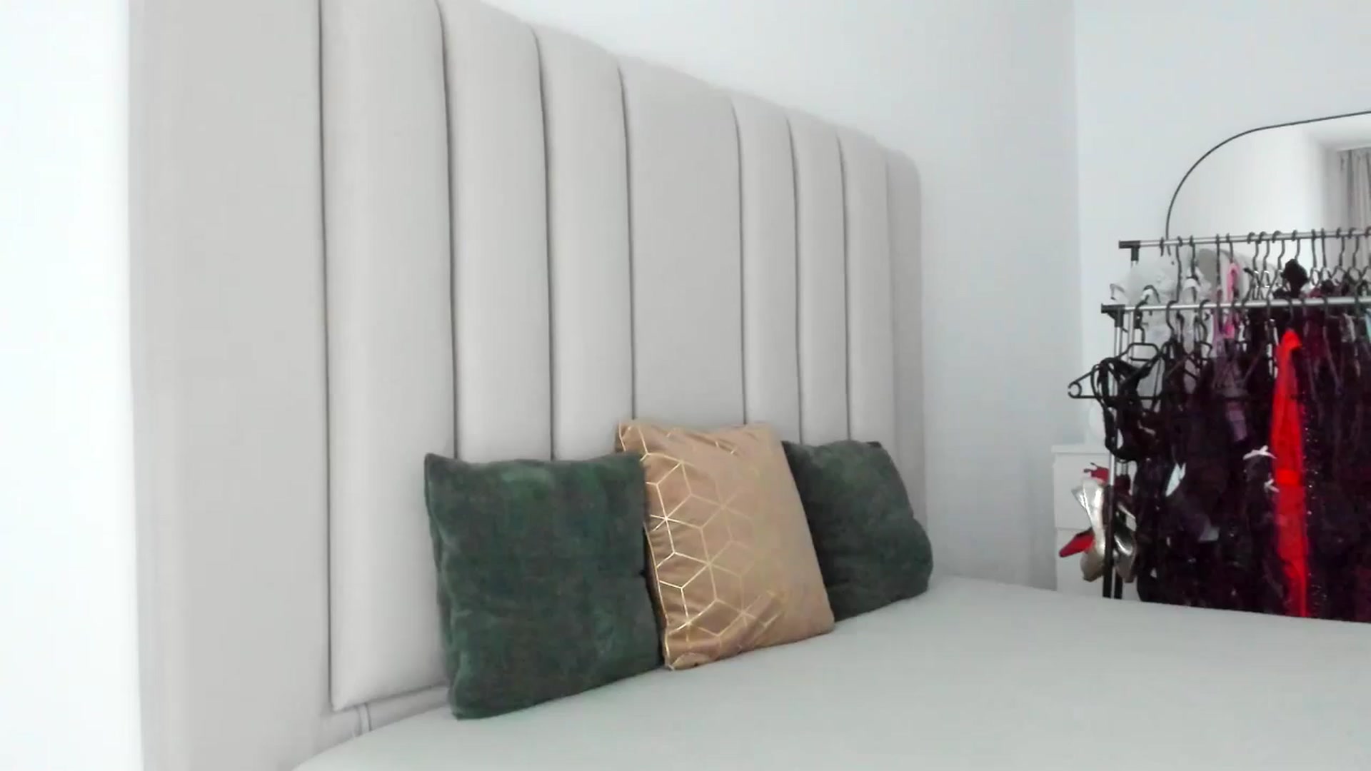 Gallery image thumbnail from Hrystina_'s myfreecams stream on, 08/21/2025, 17:50 image 15 of 20