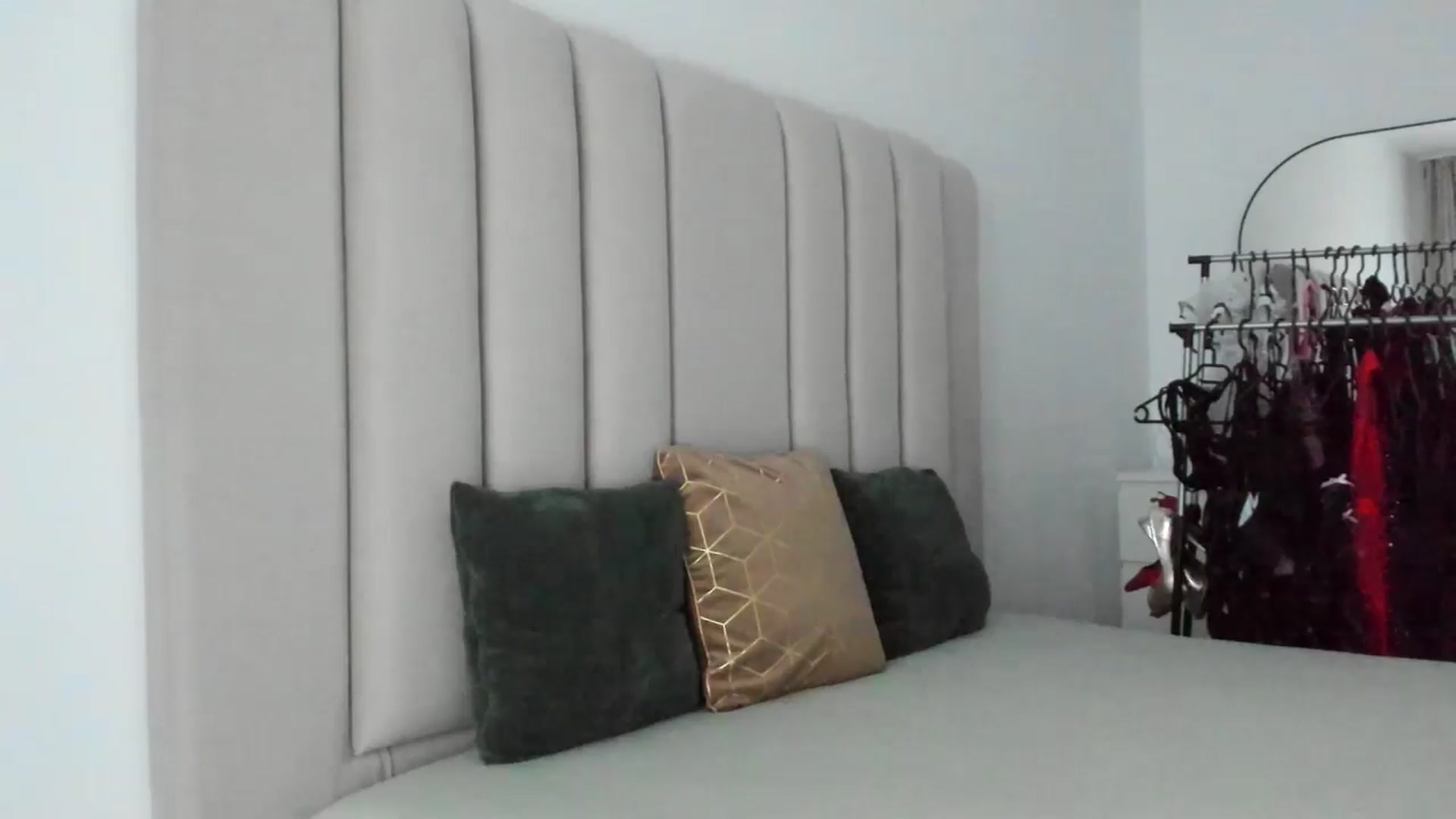 Gallery image thumbnail from Hrystina_'s myfreecams stream on, 08/21/2025, 17:50 image 16 of 20