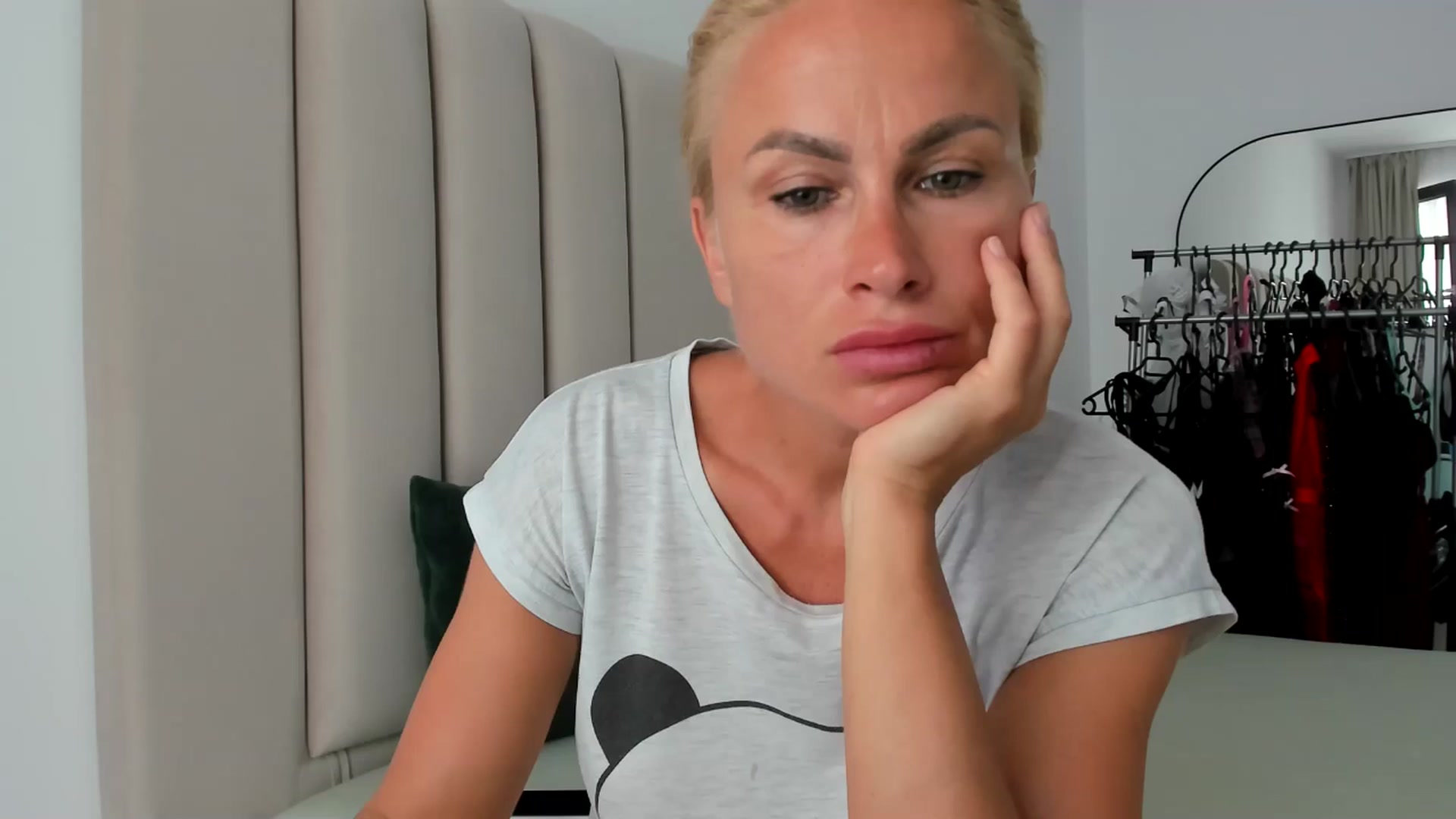 Gallery image thumbnail from Hrystina_'s myfreecams stream on, 08/21/2025, 17:50 image 1 of 20