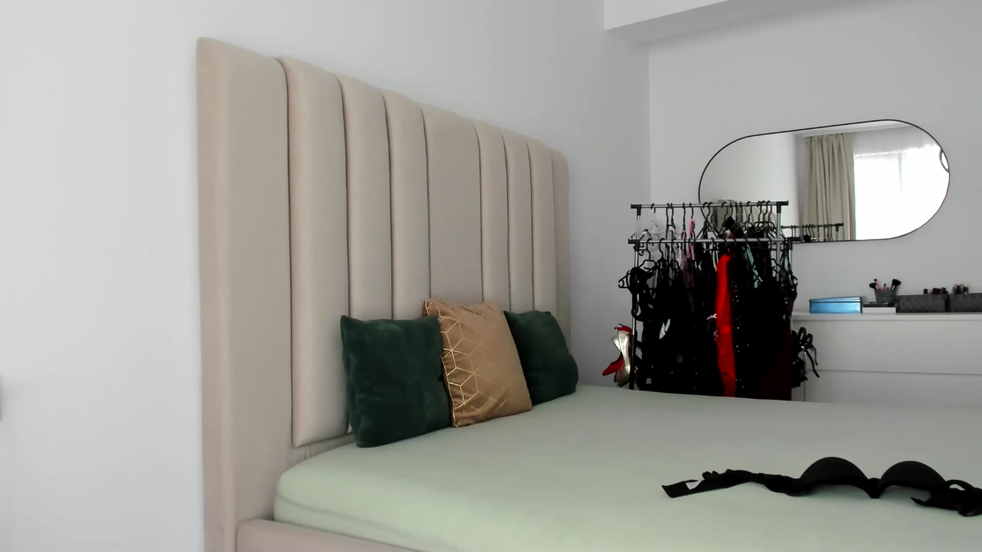 Gallery image thumbnail from Hrystina_'s myfreecams stream on, 08/22/2025, 15:51 image 3 of 20